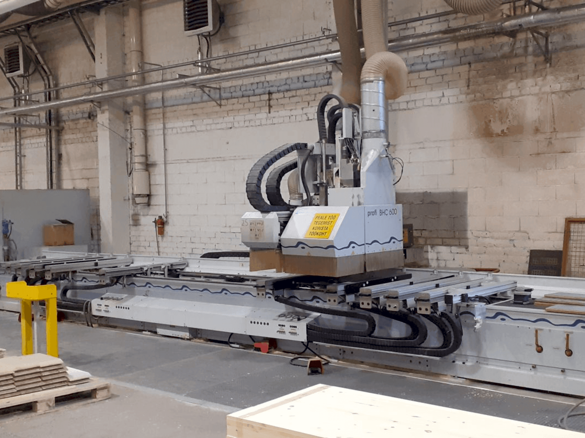 A Weeke Profi BHC 600 gép elölnézete