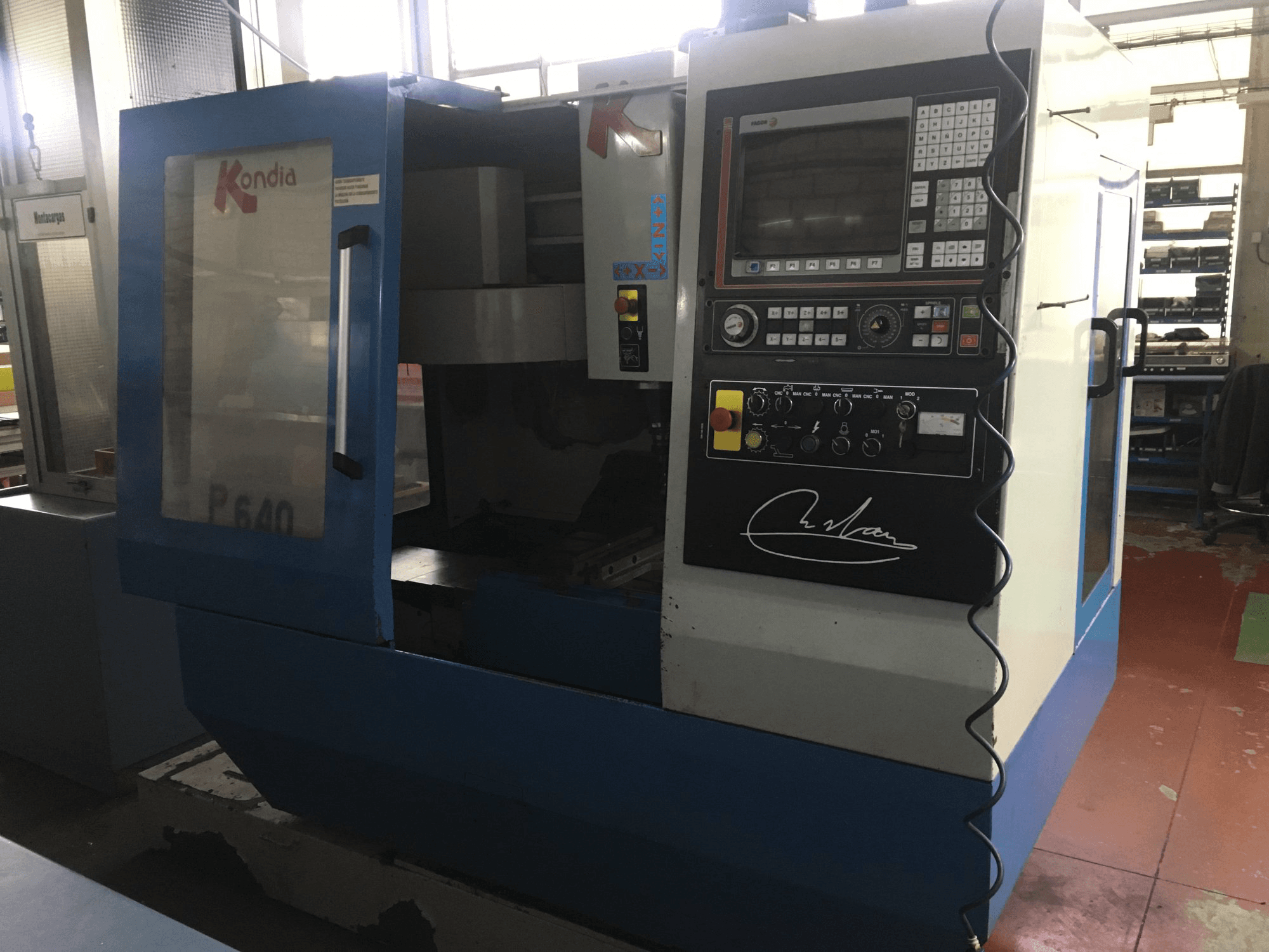 A KONDIA B-640 gép jobb nézete