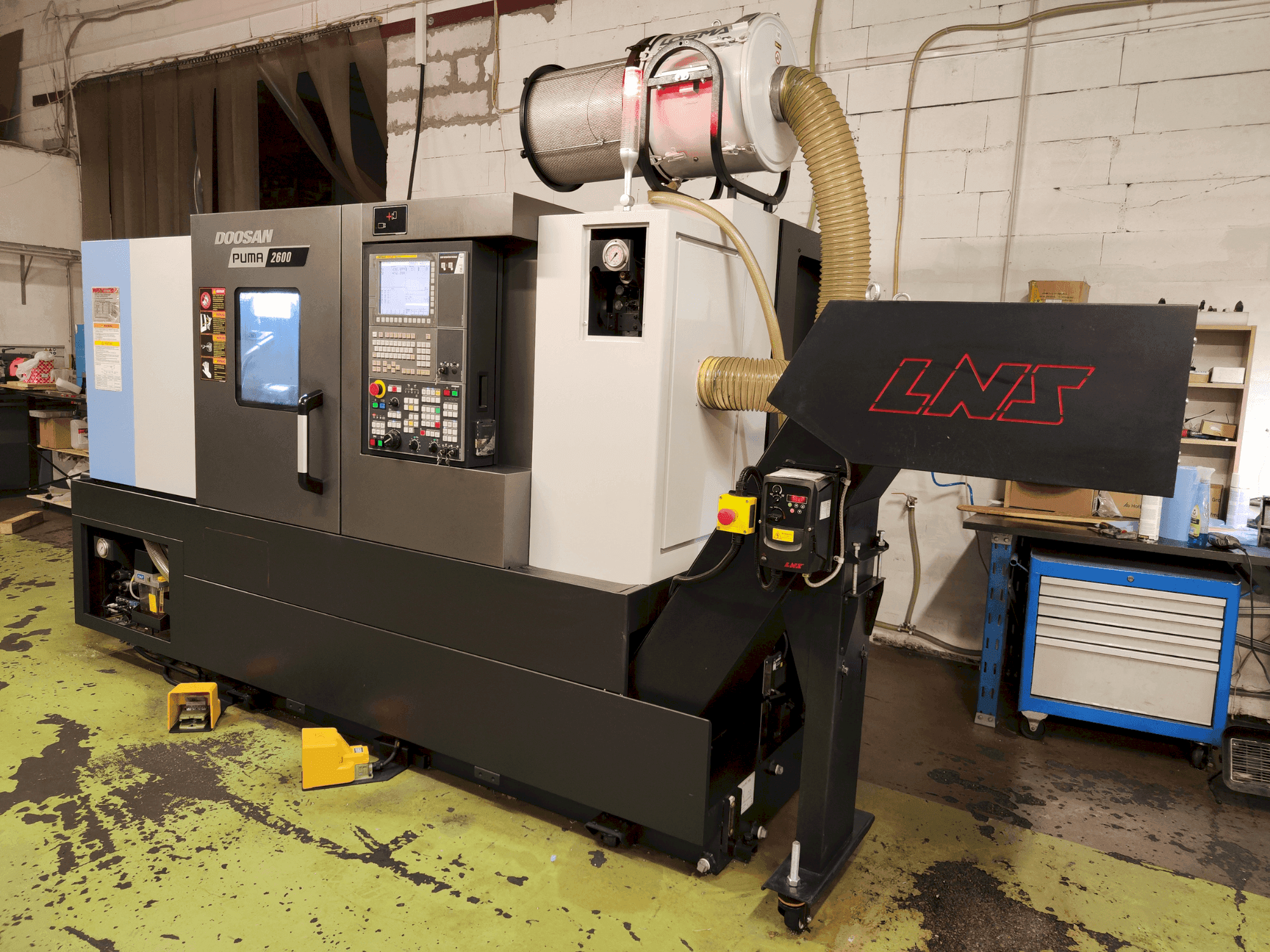 A DOOSAN Puma 2600/500 gép elölnézete