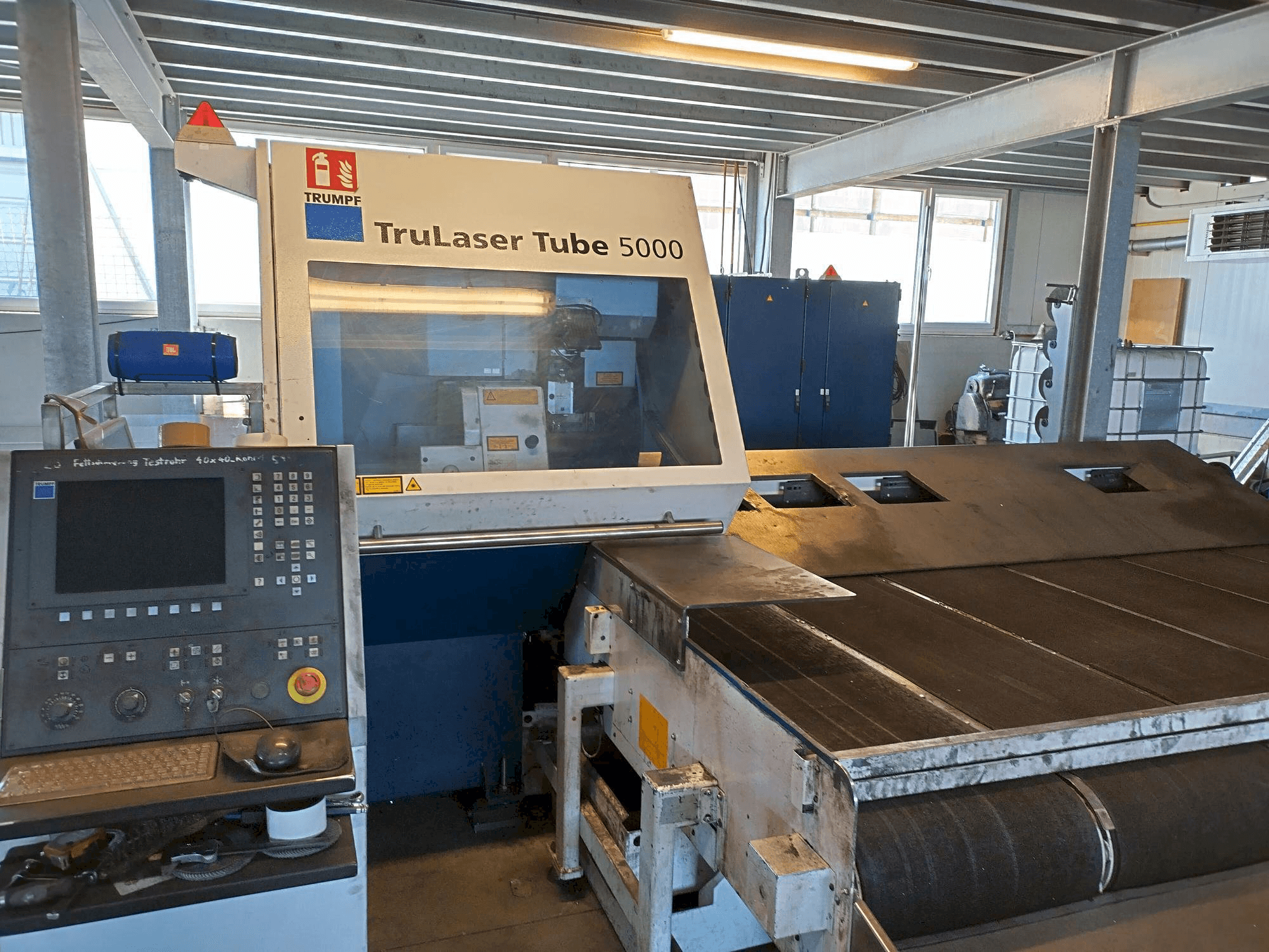 A Trumpf TruLaser Tube 5000 gép elölnézete