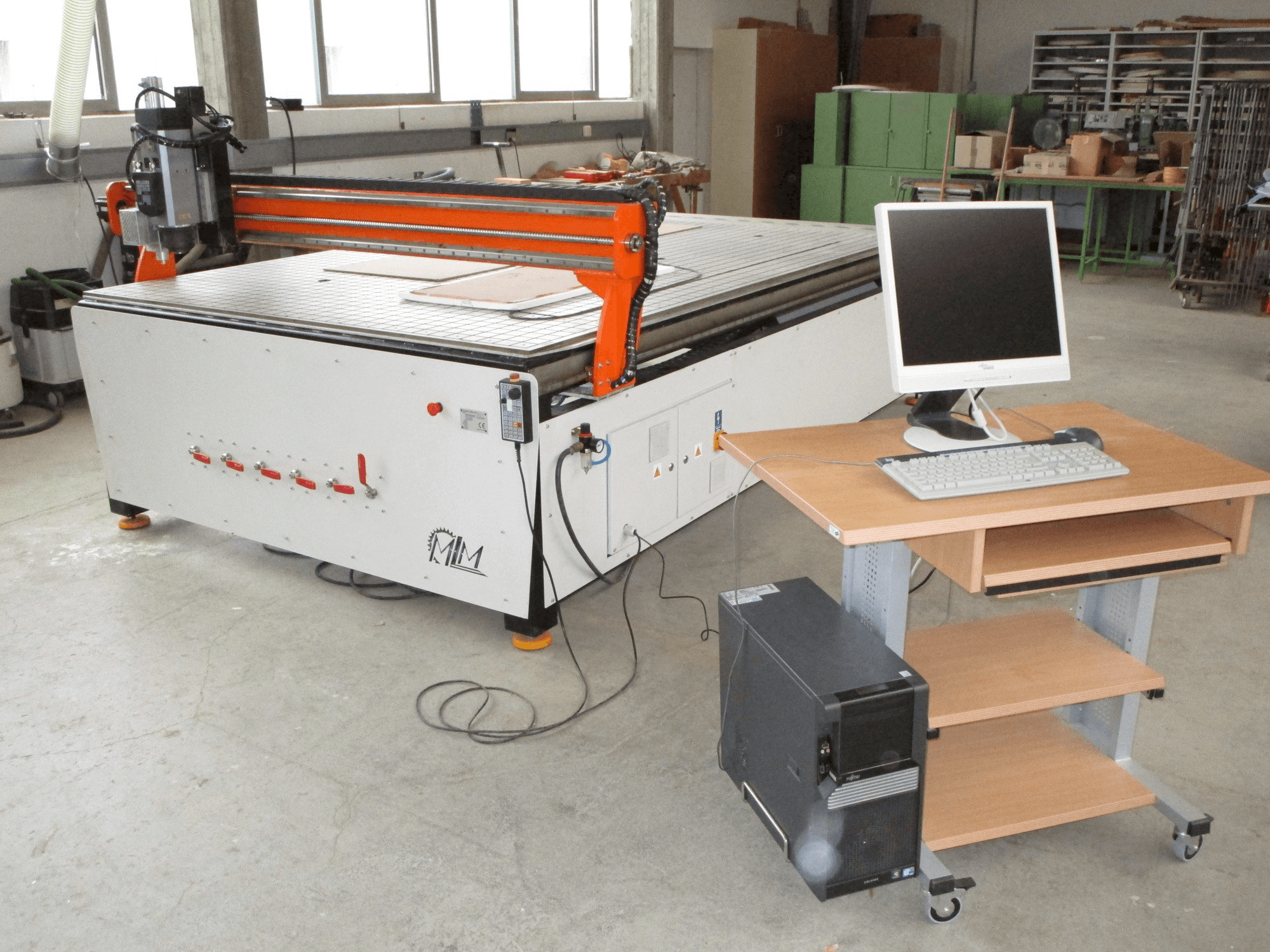 A MLM Ploter CNC gép elölnézete