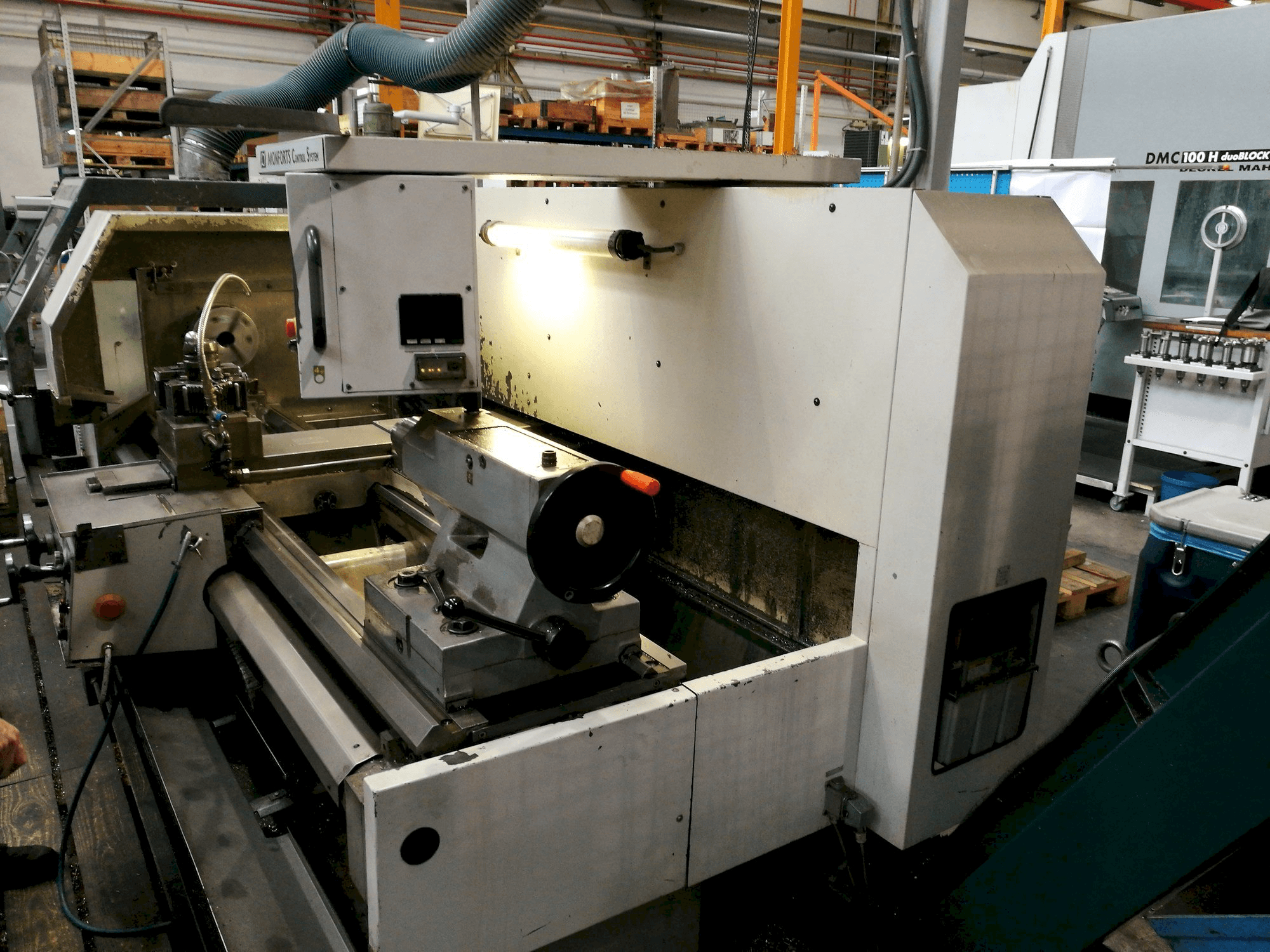 A Monforts KNC 6 gép elölnézete