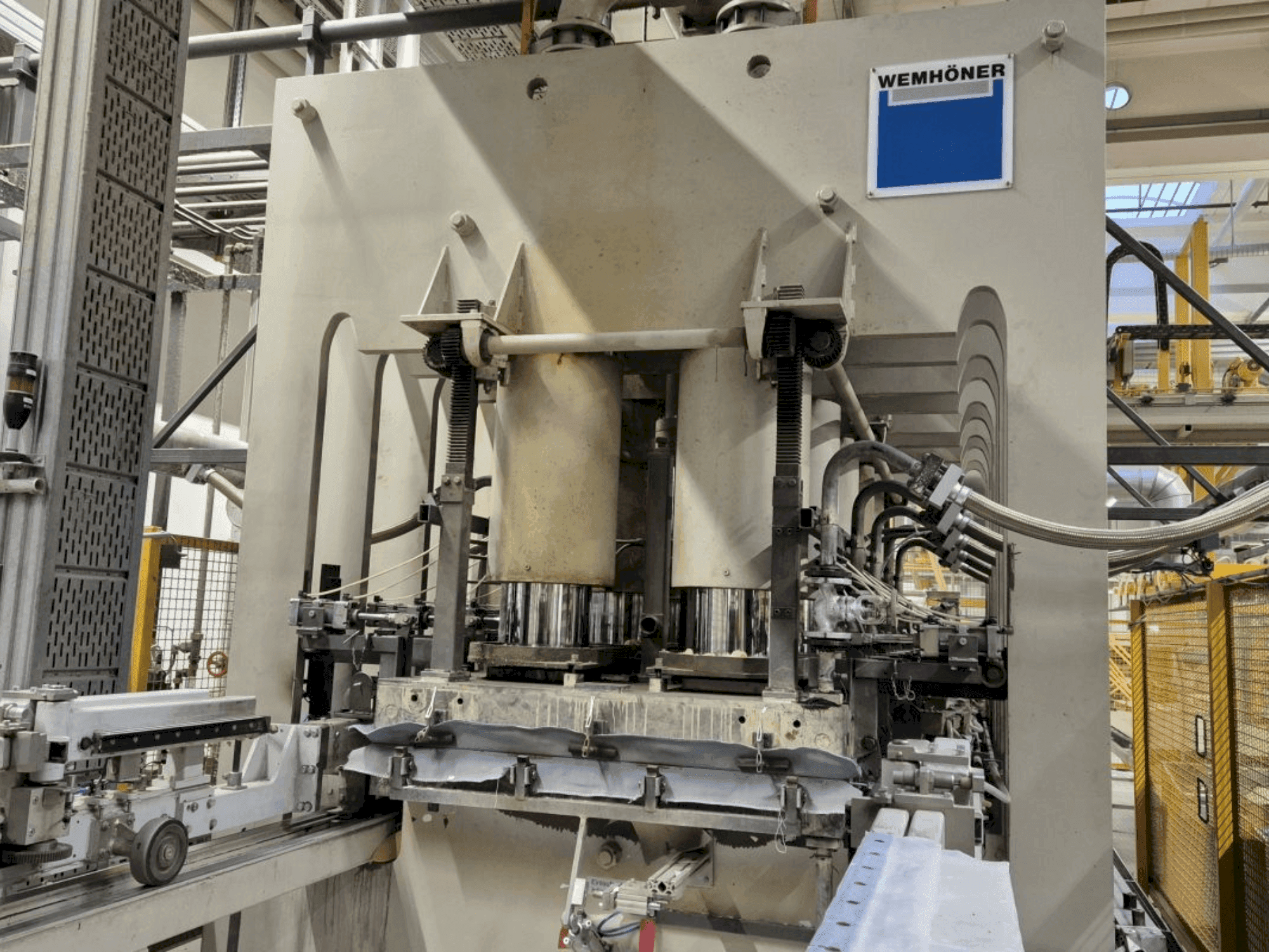 A WEMHÖNER KT-F-1E gép elölnézete