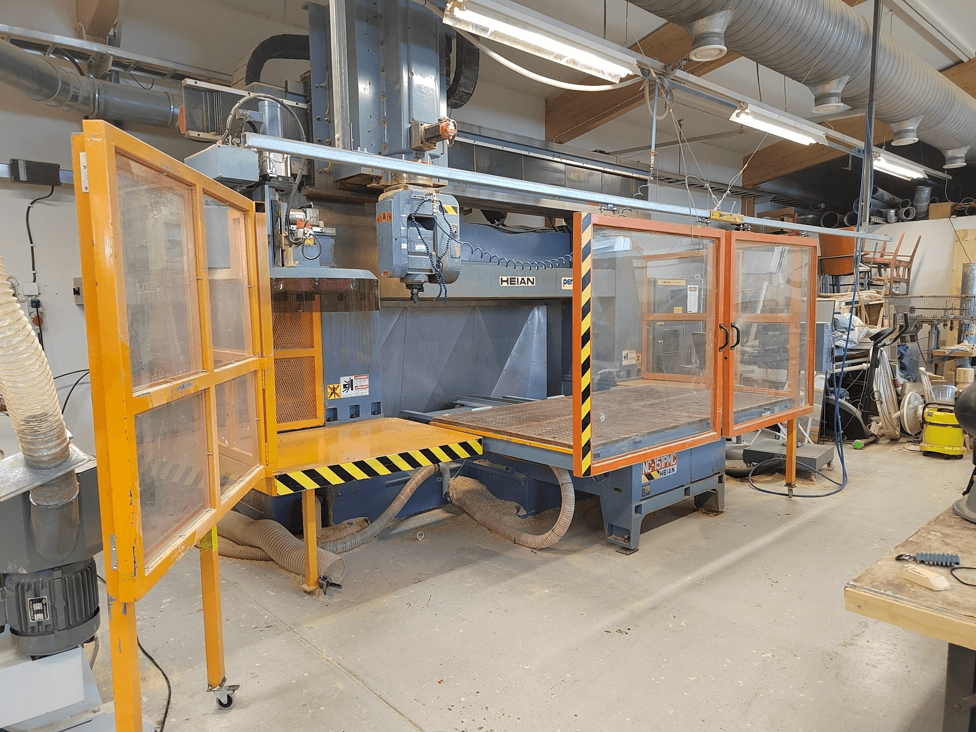 A HEIAN NC 151 gép elölnézete