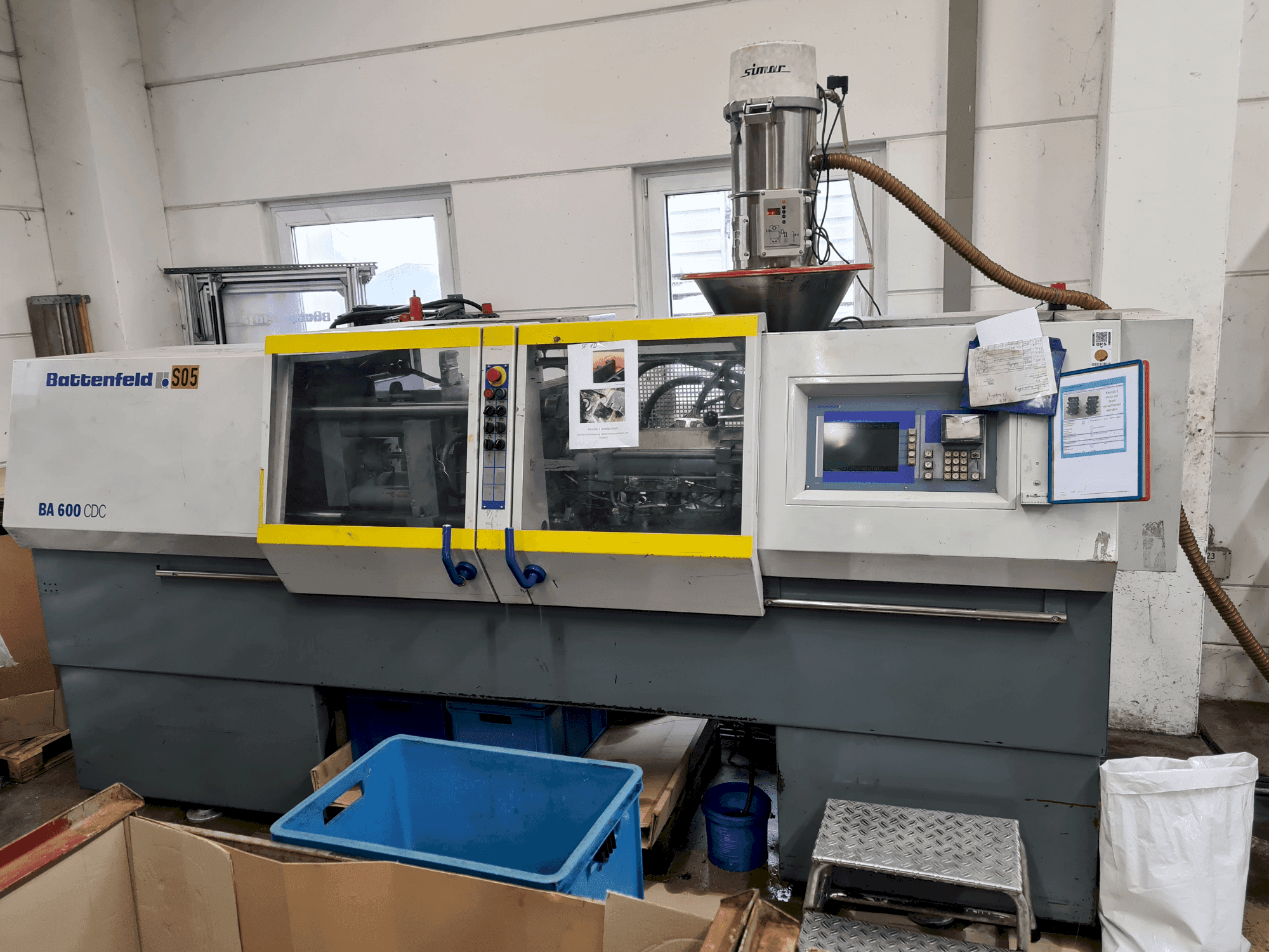 A Battenfeld BA 600/200 CDC gép elölnézete