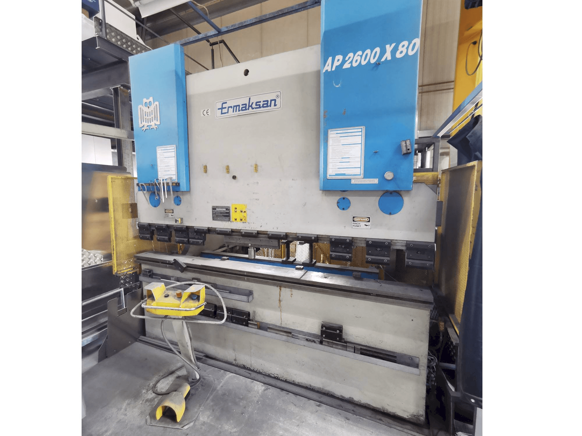 A ERMAKSAN AP 2600 - 80 gép elölnézete