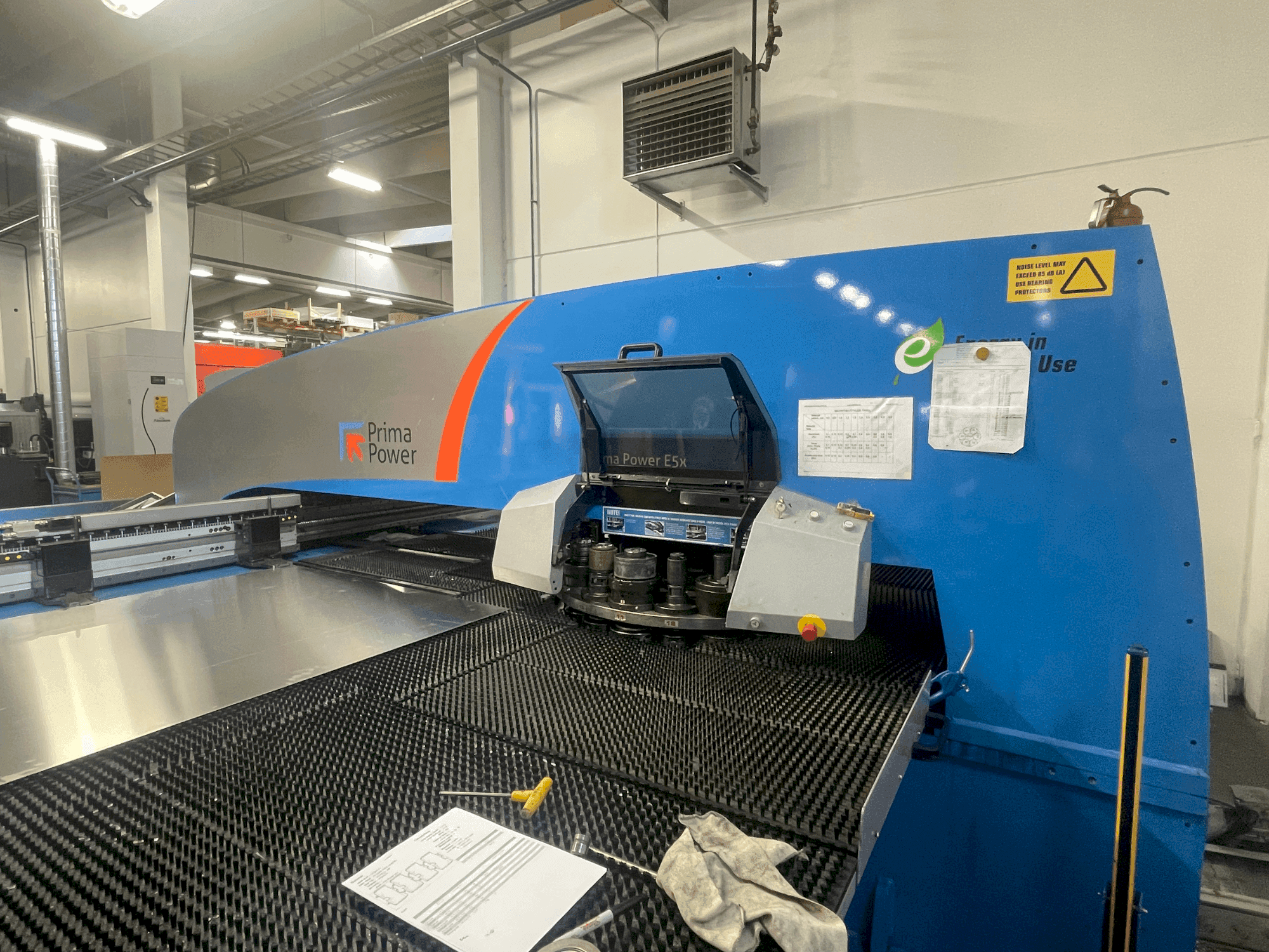 A Prima Power E5X gép elölnézete