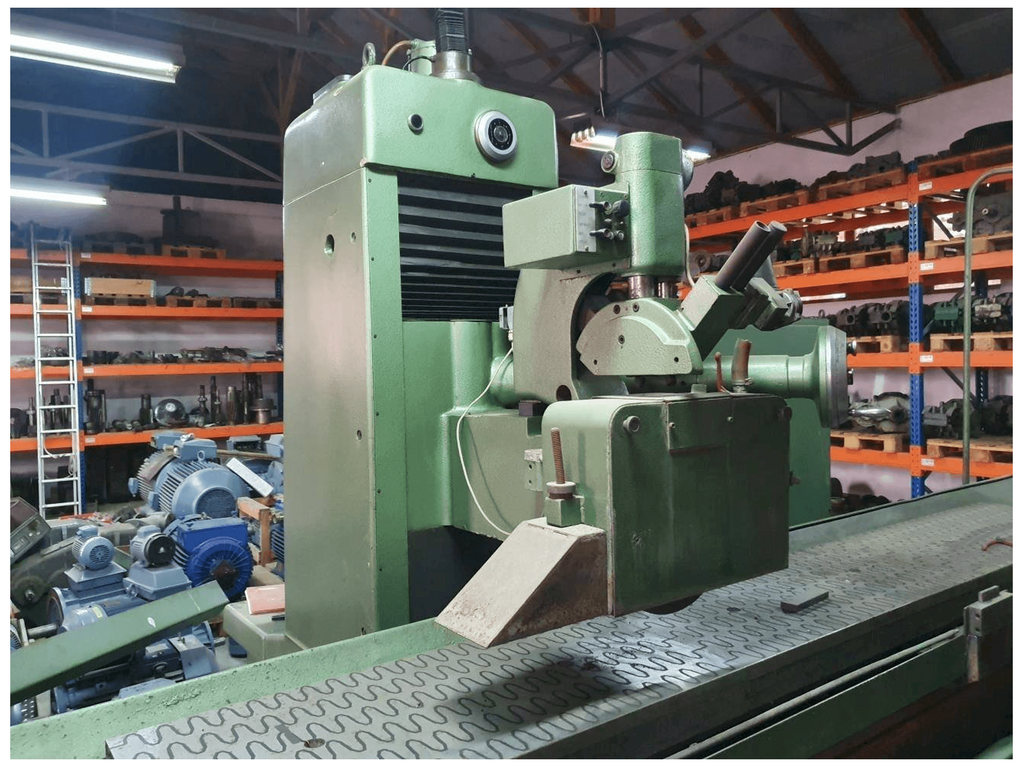 A ELB SCHLIFF SWBD-30 VA II gép elölnézete