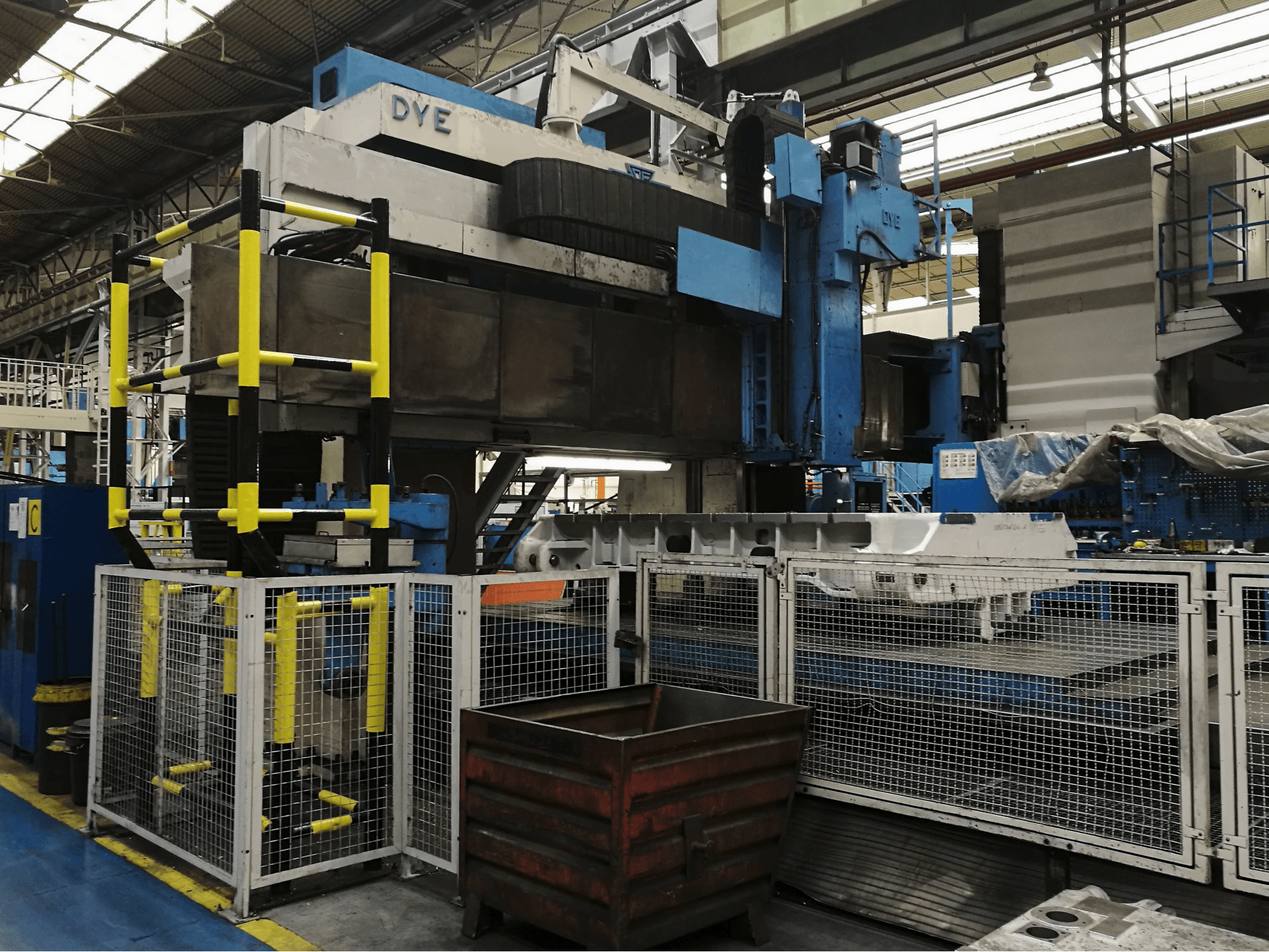 A DYE FPF-4-N/C gép bal oldali nézete