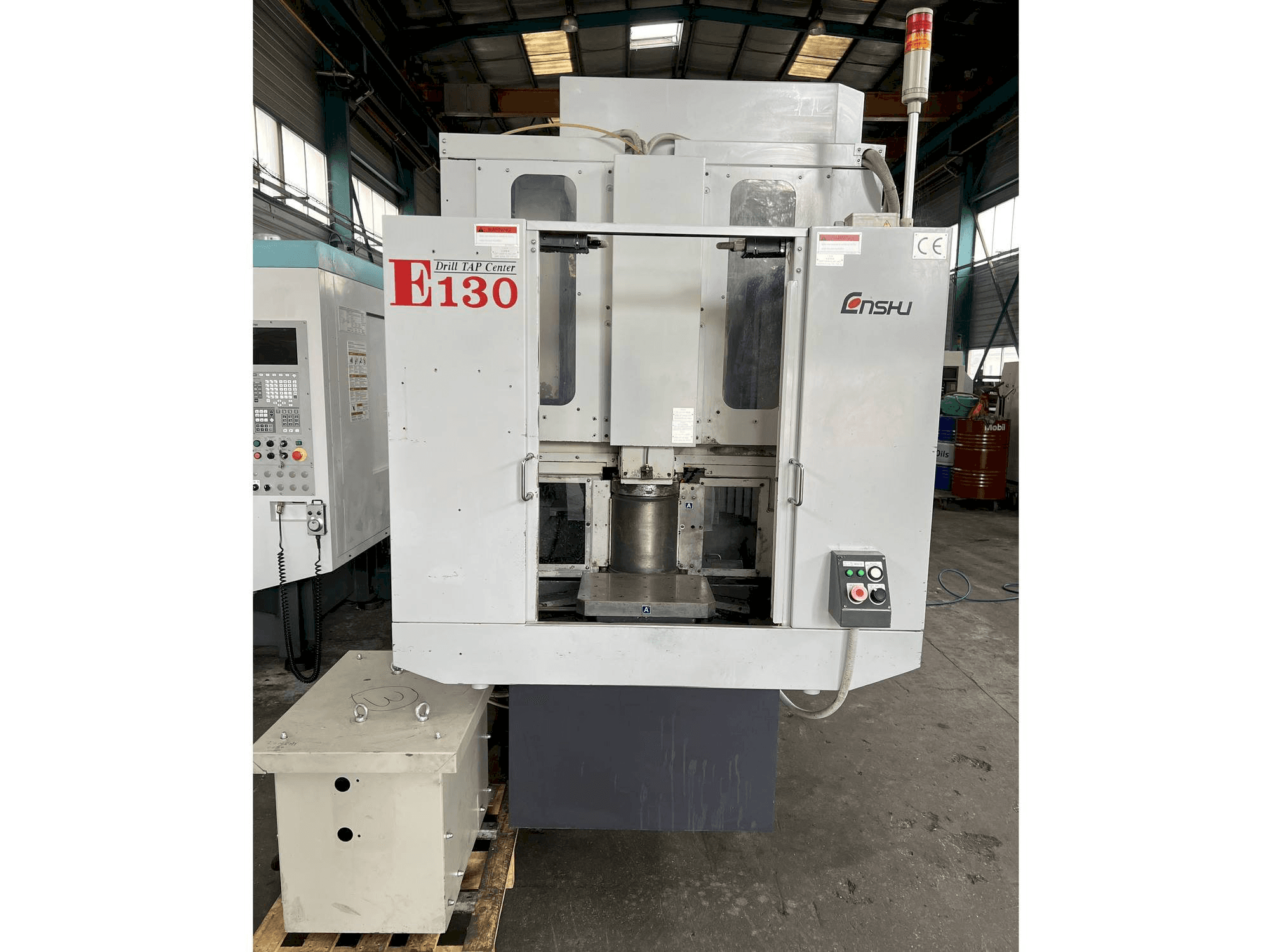 A Enshu E130 gép elölnézete