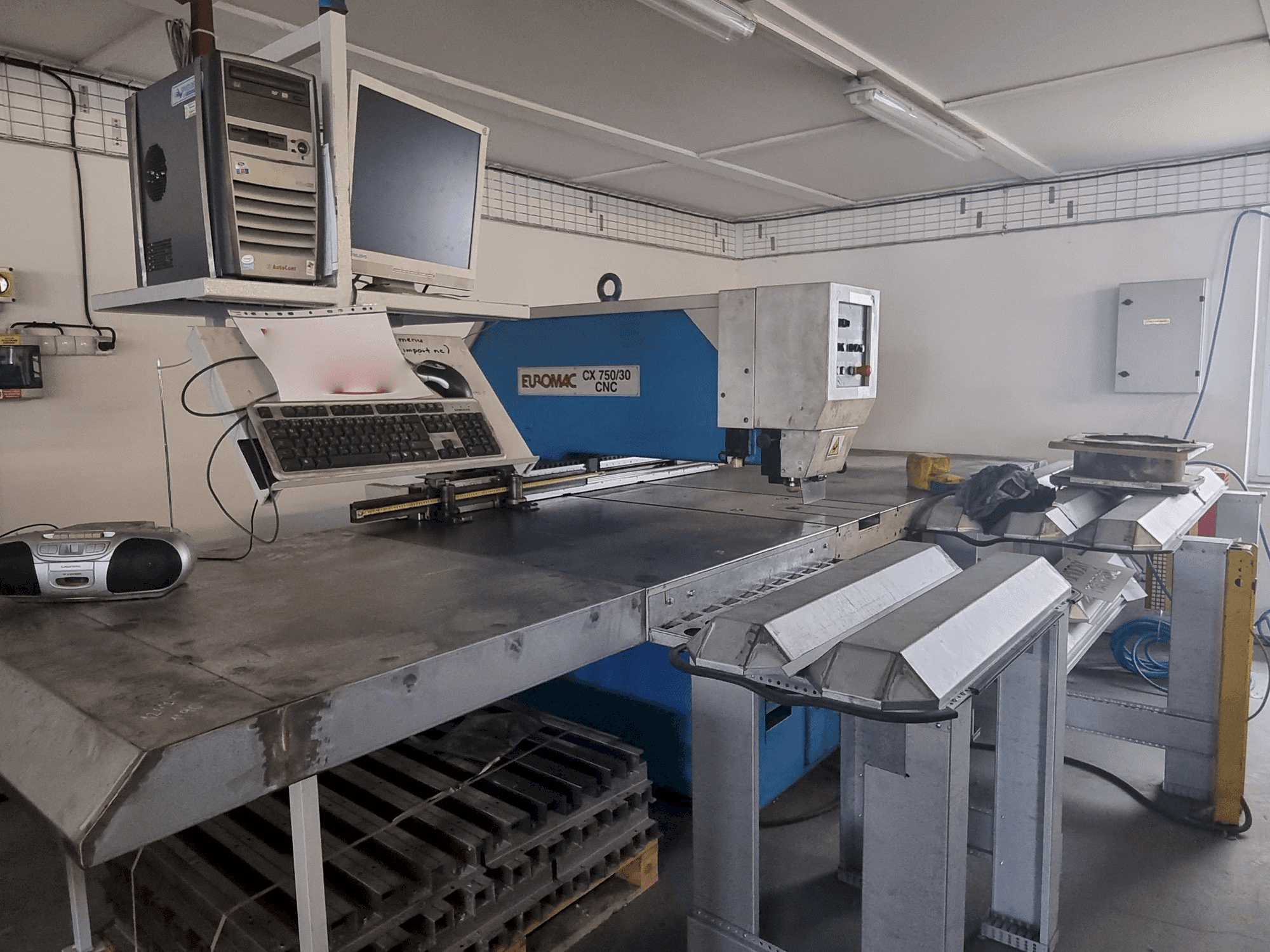 A Euromac CX 750/30 CNC gép elölnézete