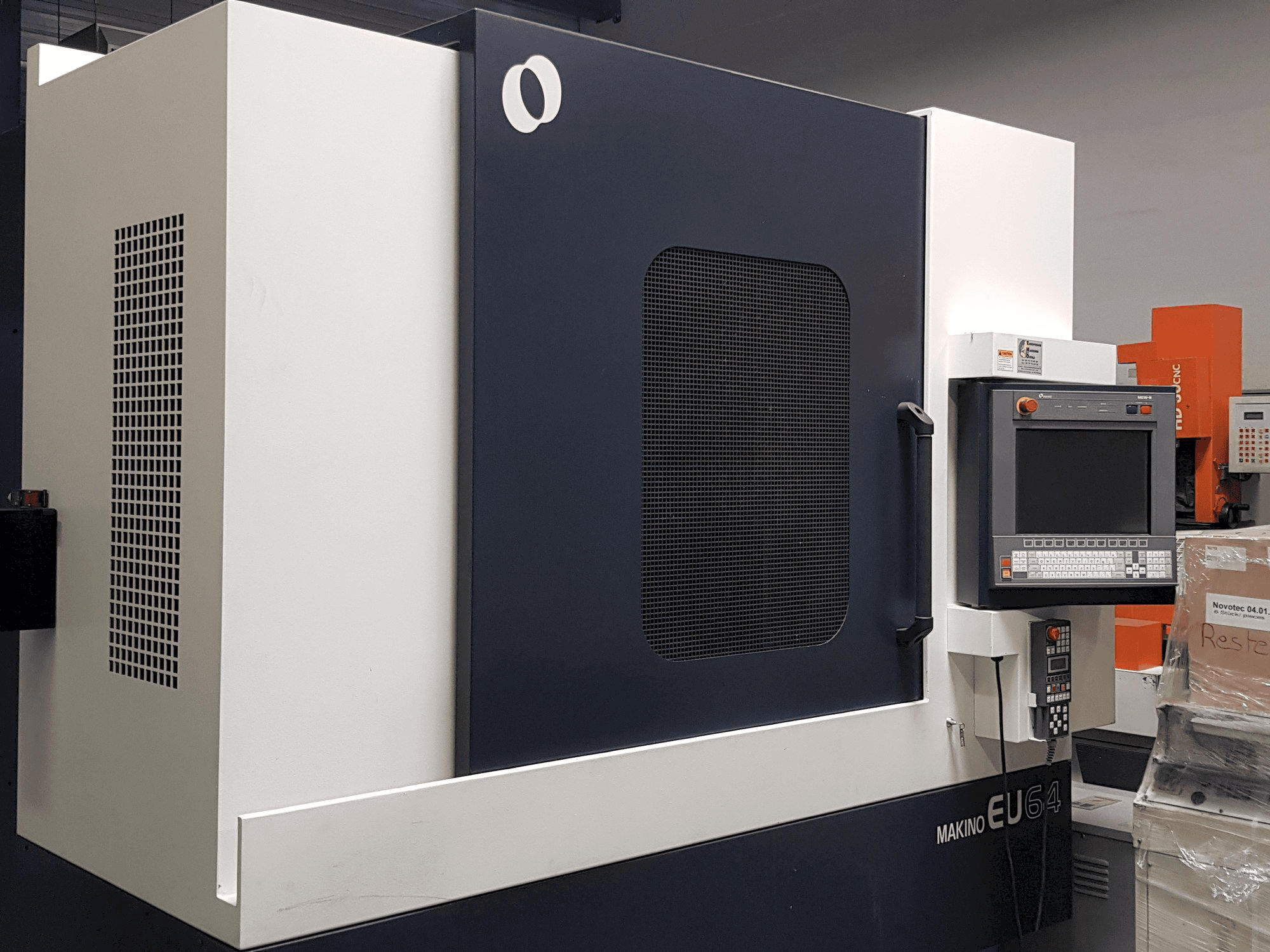 A Makino EU 65 gép elölnézete