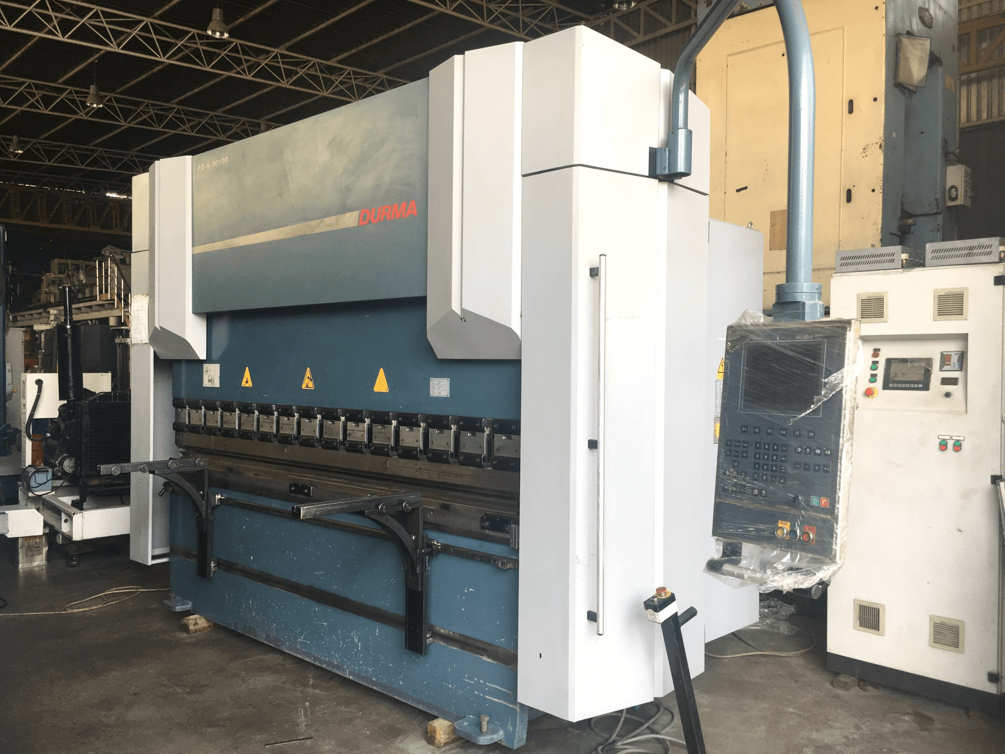 A Durma AD-S 30100 gép jobb nézete