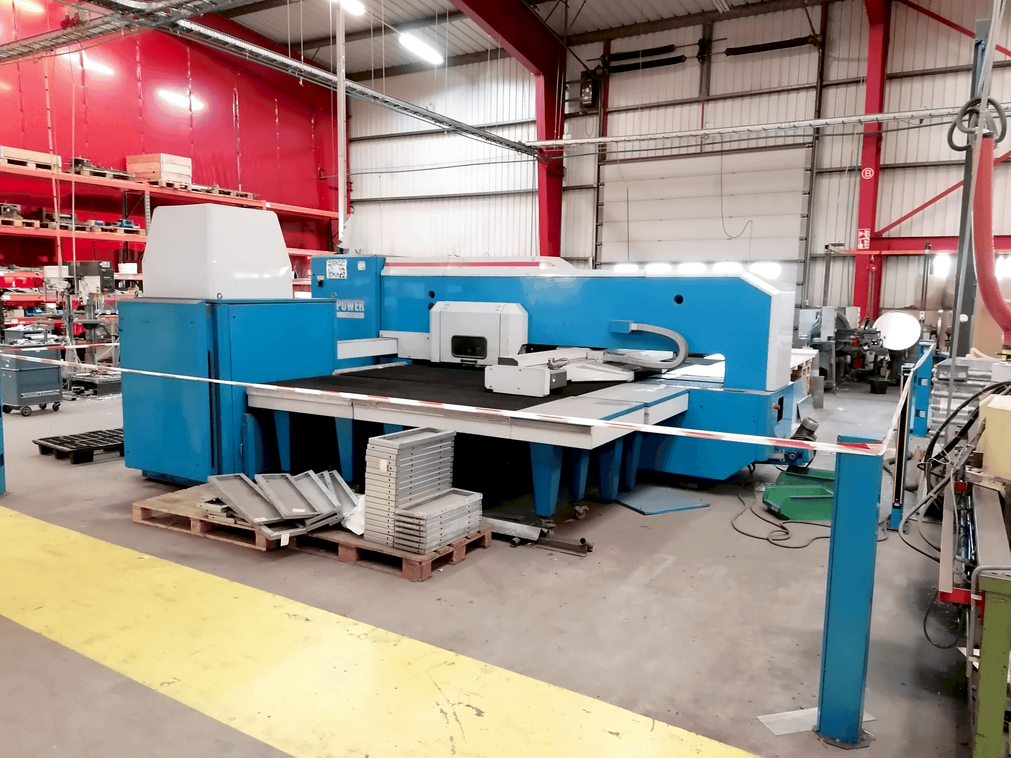 A Finn-Power F5-20 SB/AM gép elölnézete