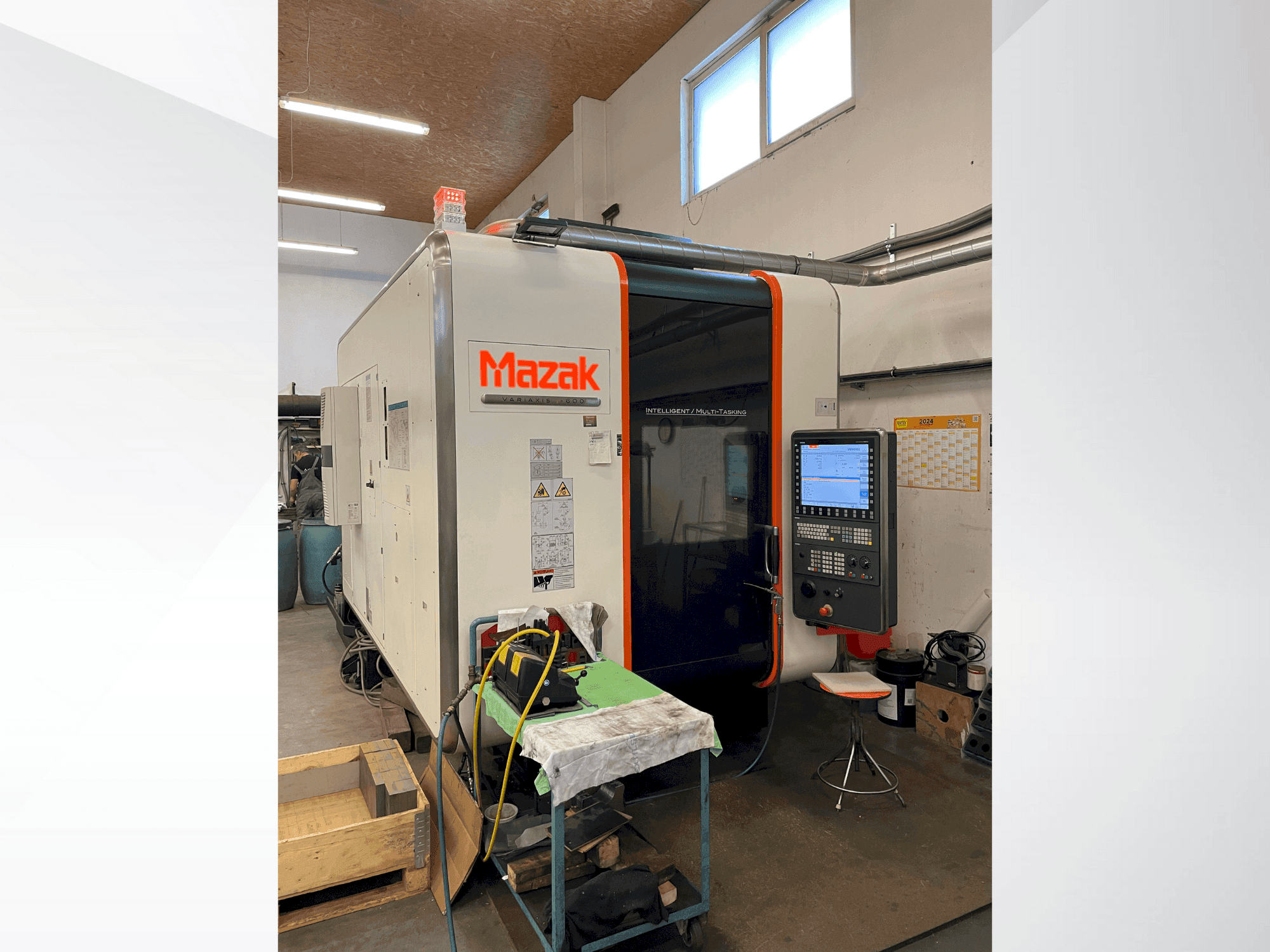 A Mazak Variaxis i-600 gép elölnézete