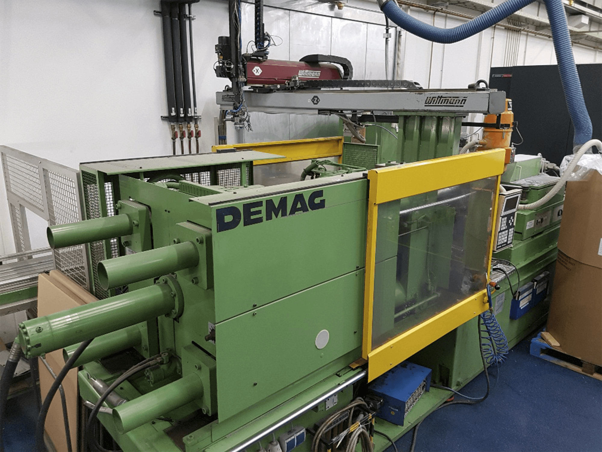 A DEMAG D200-730 NCIII gép bal oldali nézete