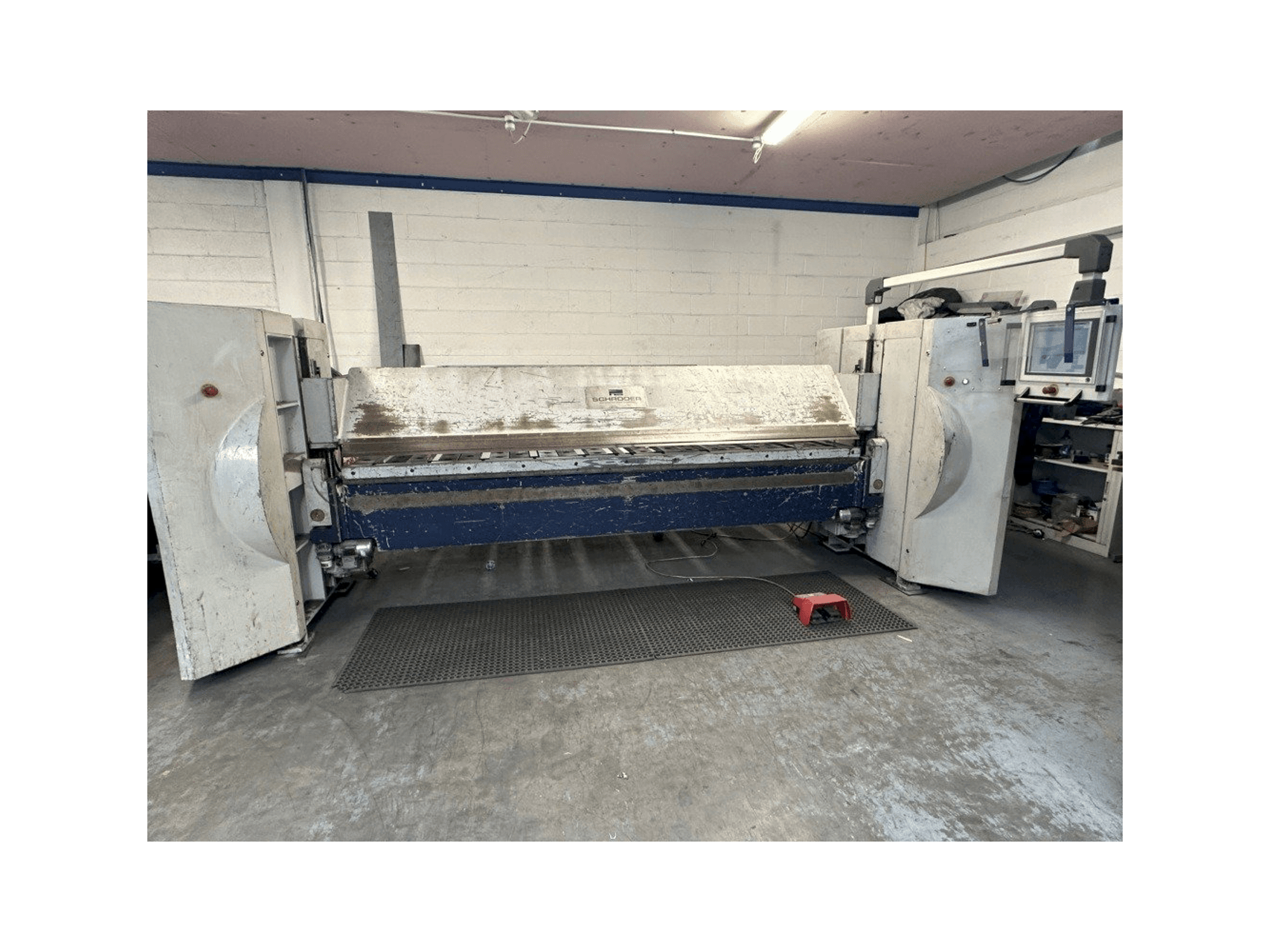 A SCHRODER SPB 3200/3.0 gép elölnézete