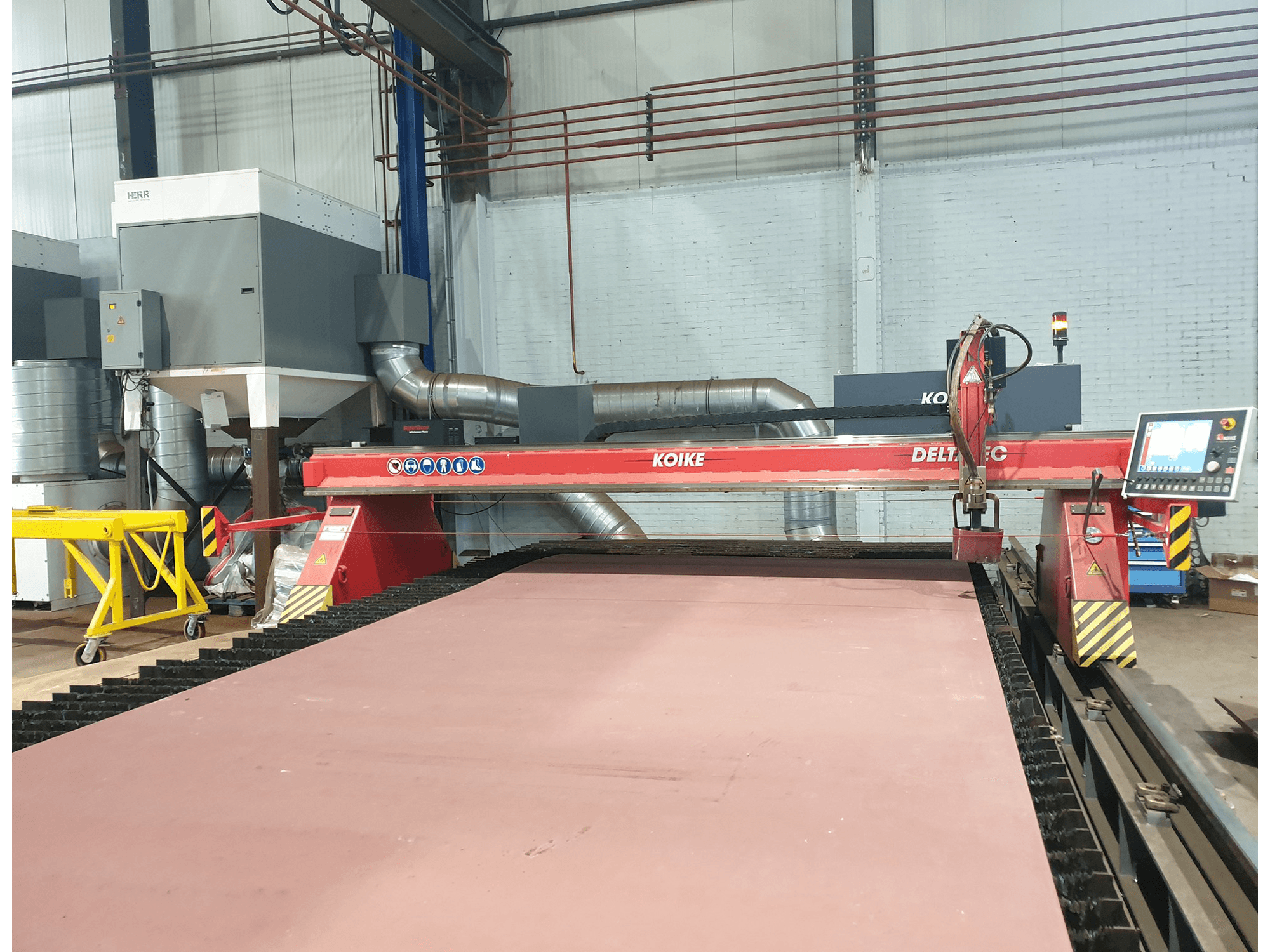 A KOIKE DELTATEC 4000 gép elölnézete