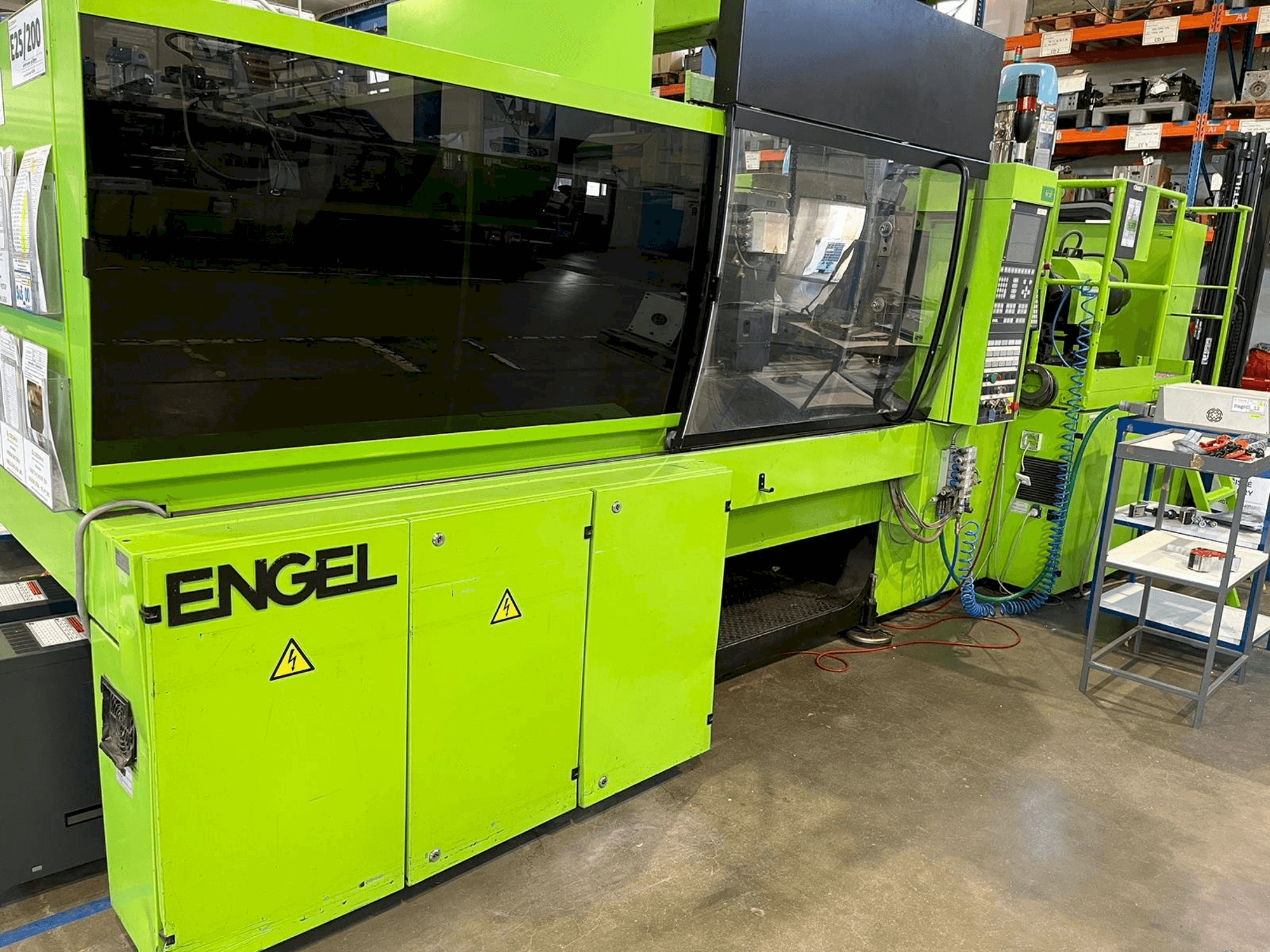 A Engel ES 650/150 HL gép elölnézete