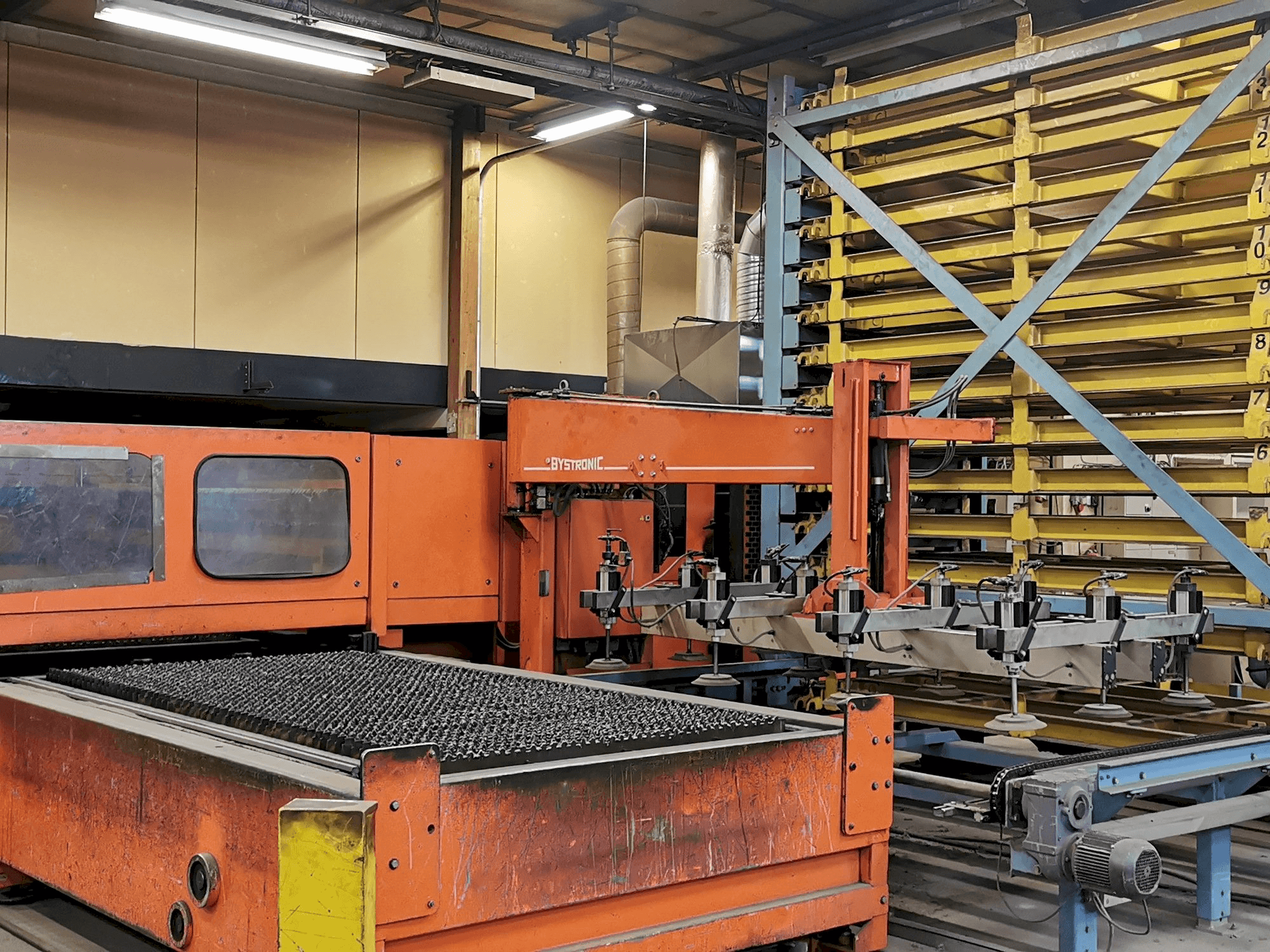 A Bystronic BTL 3500 gép elölnézete