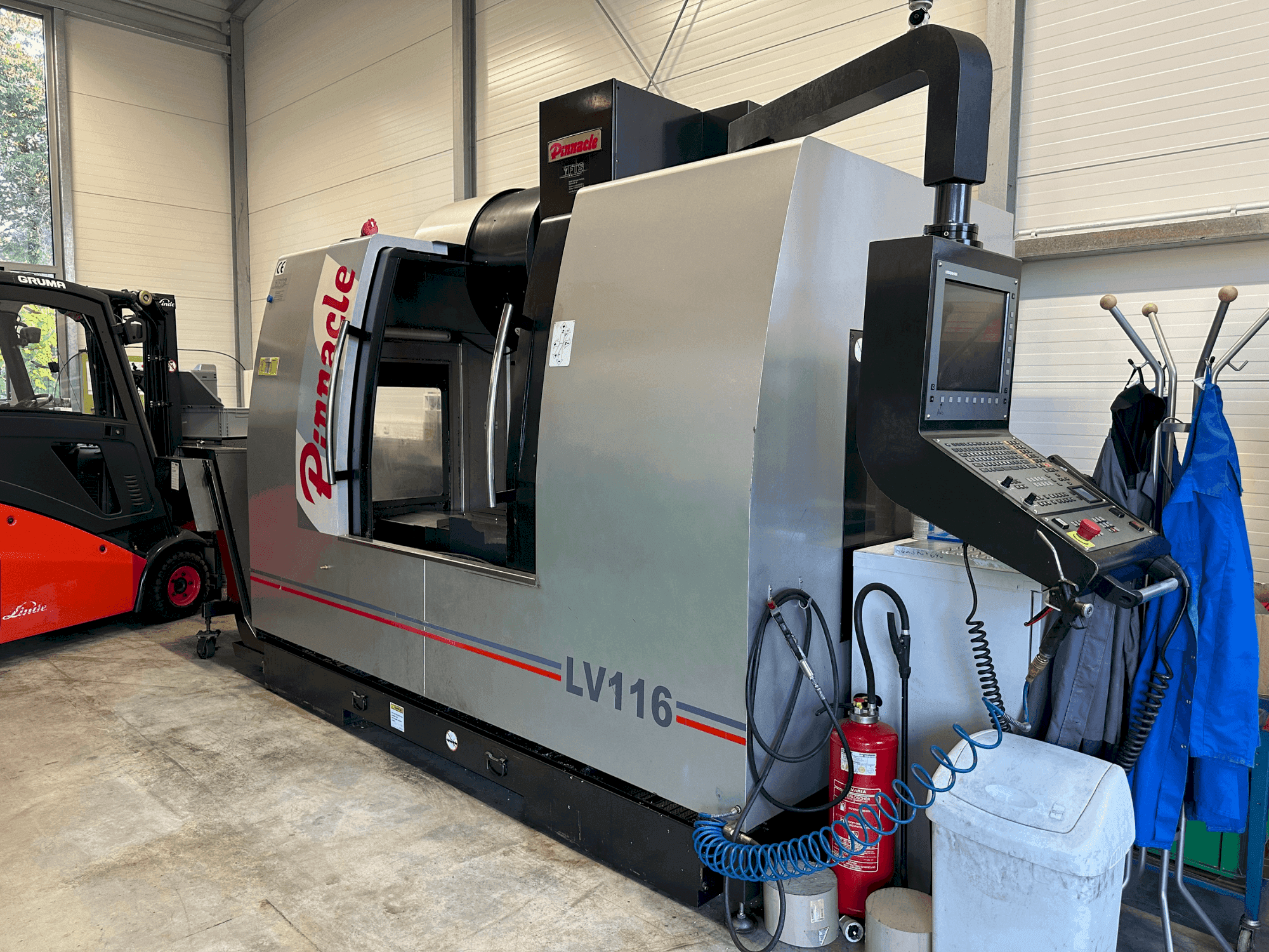 A Pinnacle LV116 gép elölnézete