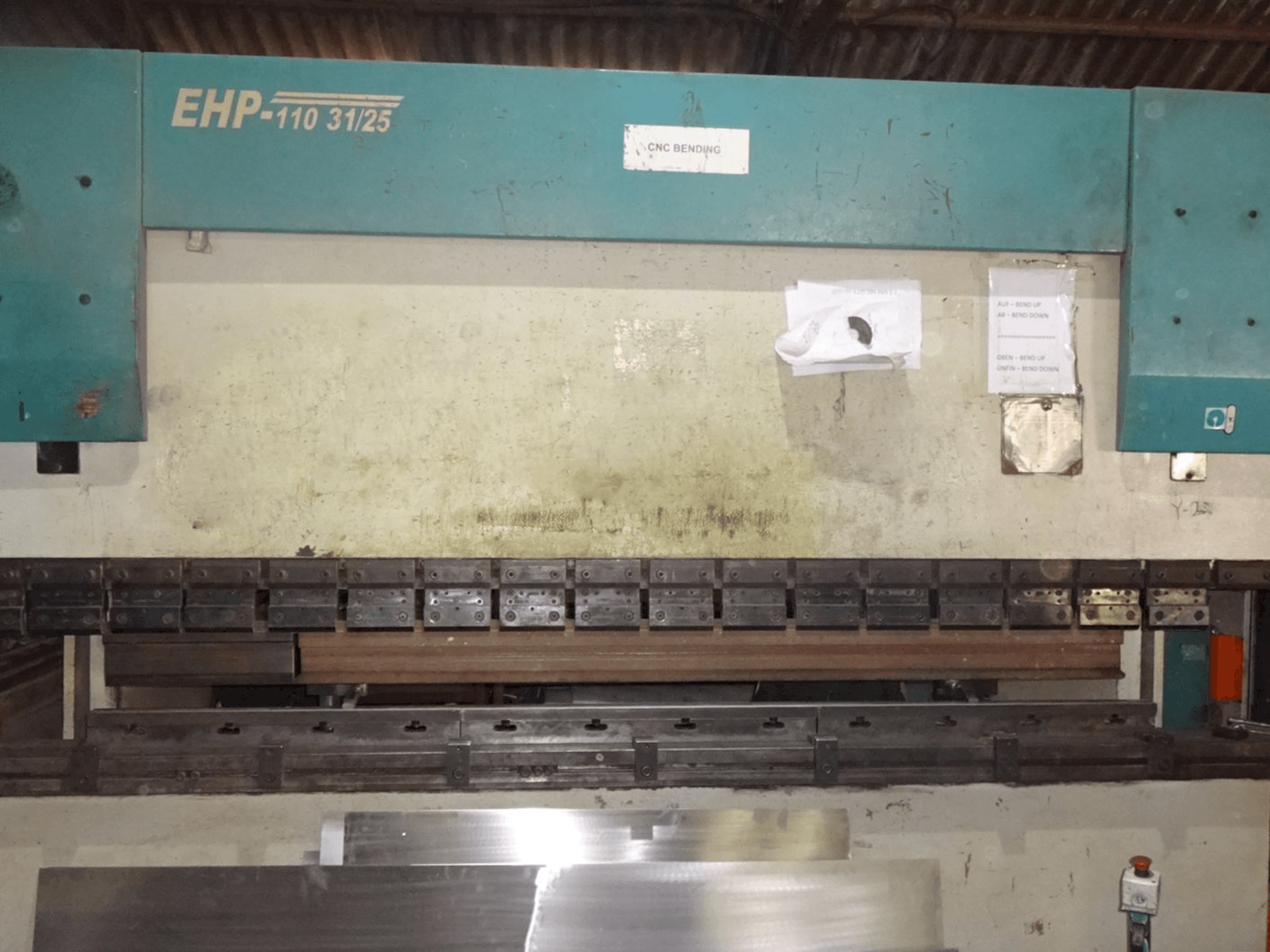 A Hindustan Hydraulics EHP 110 gép elölnézete