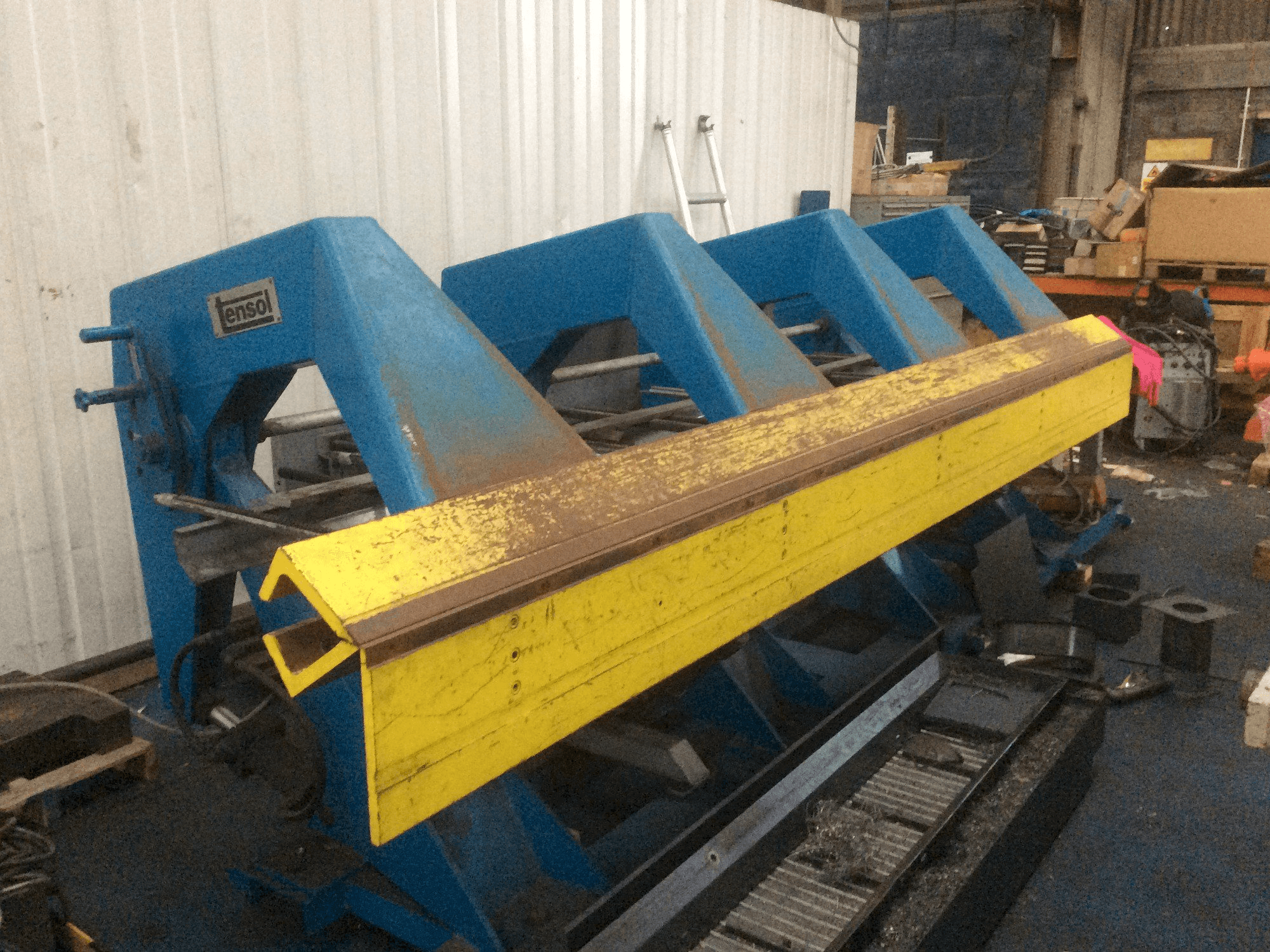 A Tensol P200-4 gép elölnézete