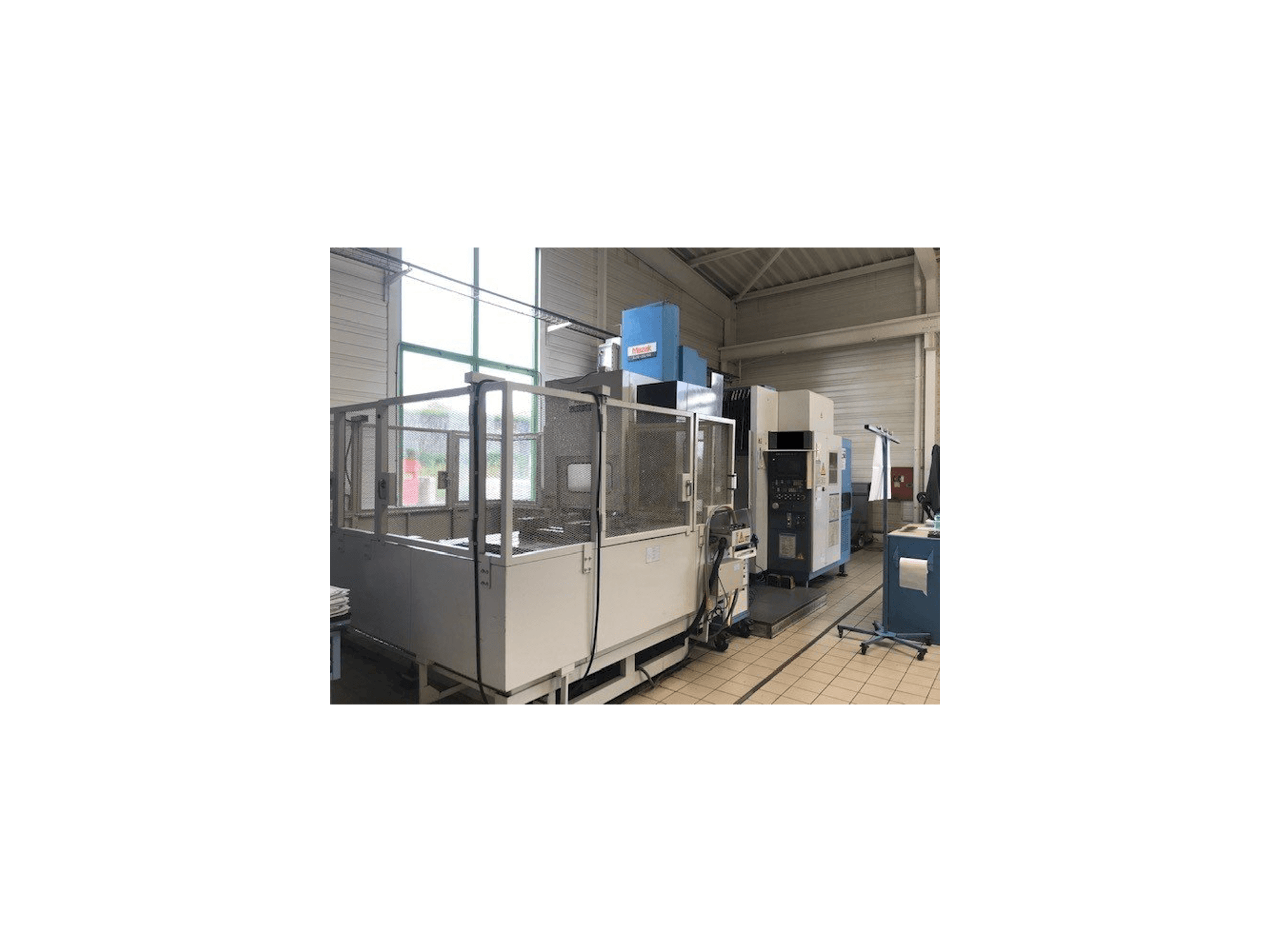 A Mazak AJV 65 gép elölnézete