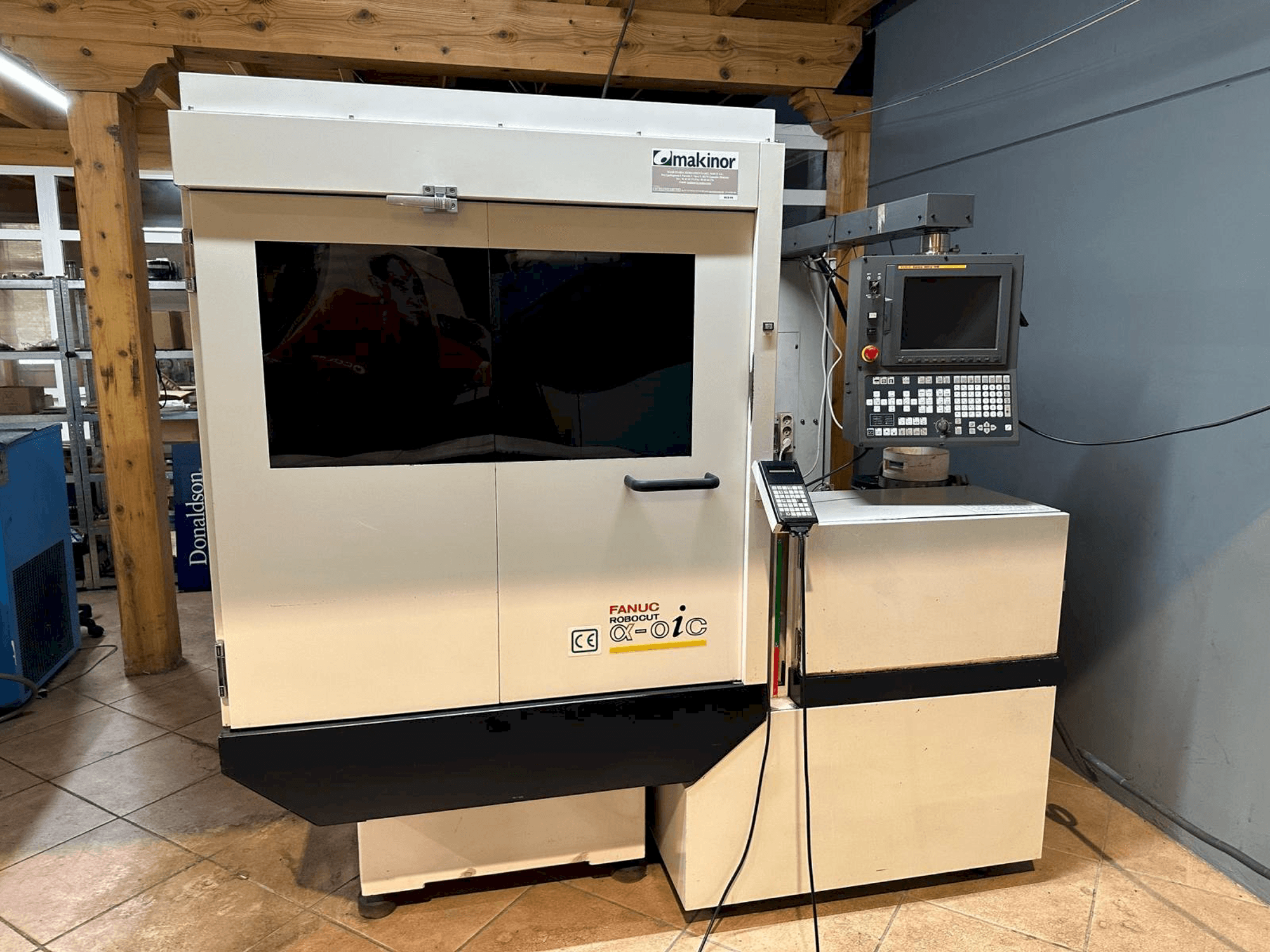 A FANUC Robocut Alpha-0iC gép elölnézete