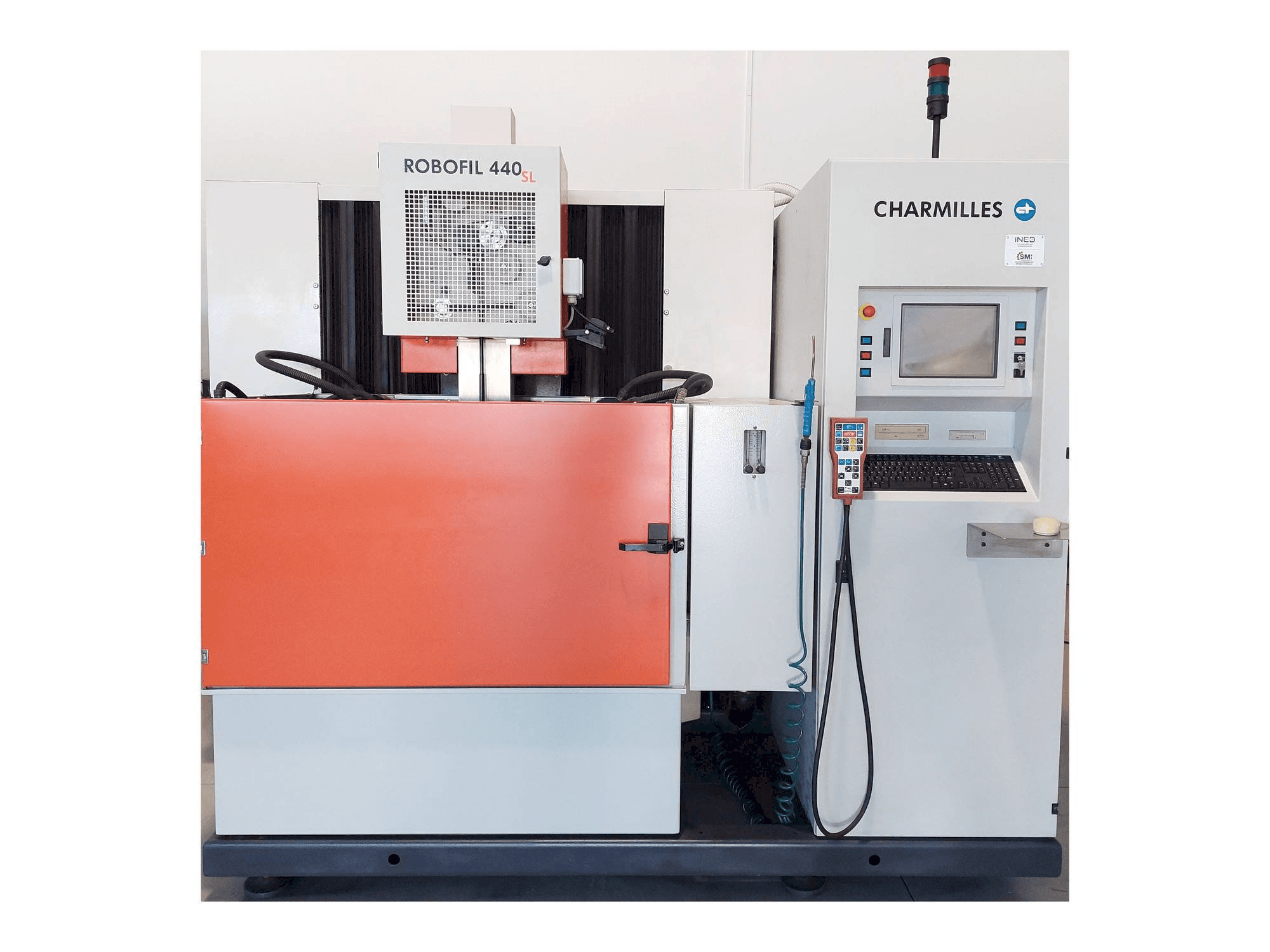 A CHARMILLES ROBOFIL 440SL gép elölnézete
