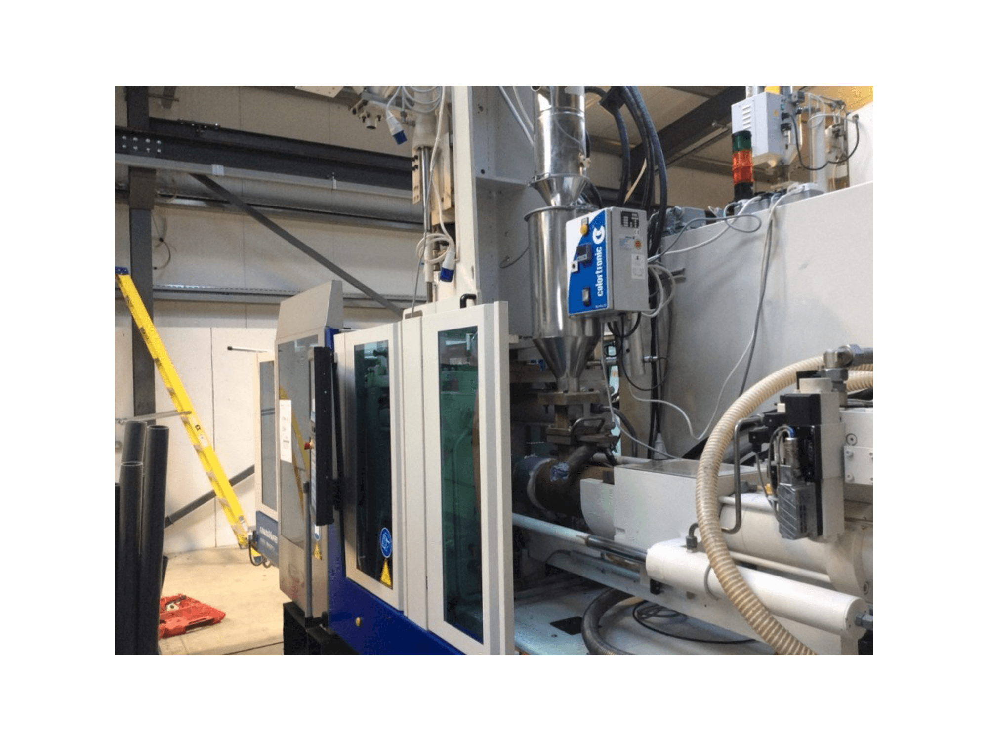 A Krauss Maffei 80-180-55 CX V gép elölnézete