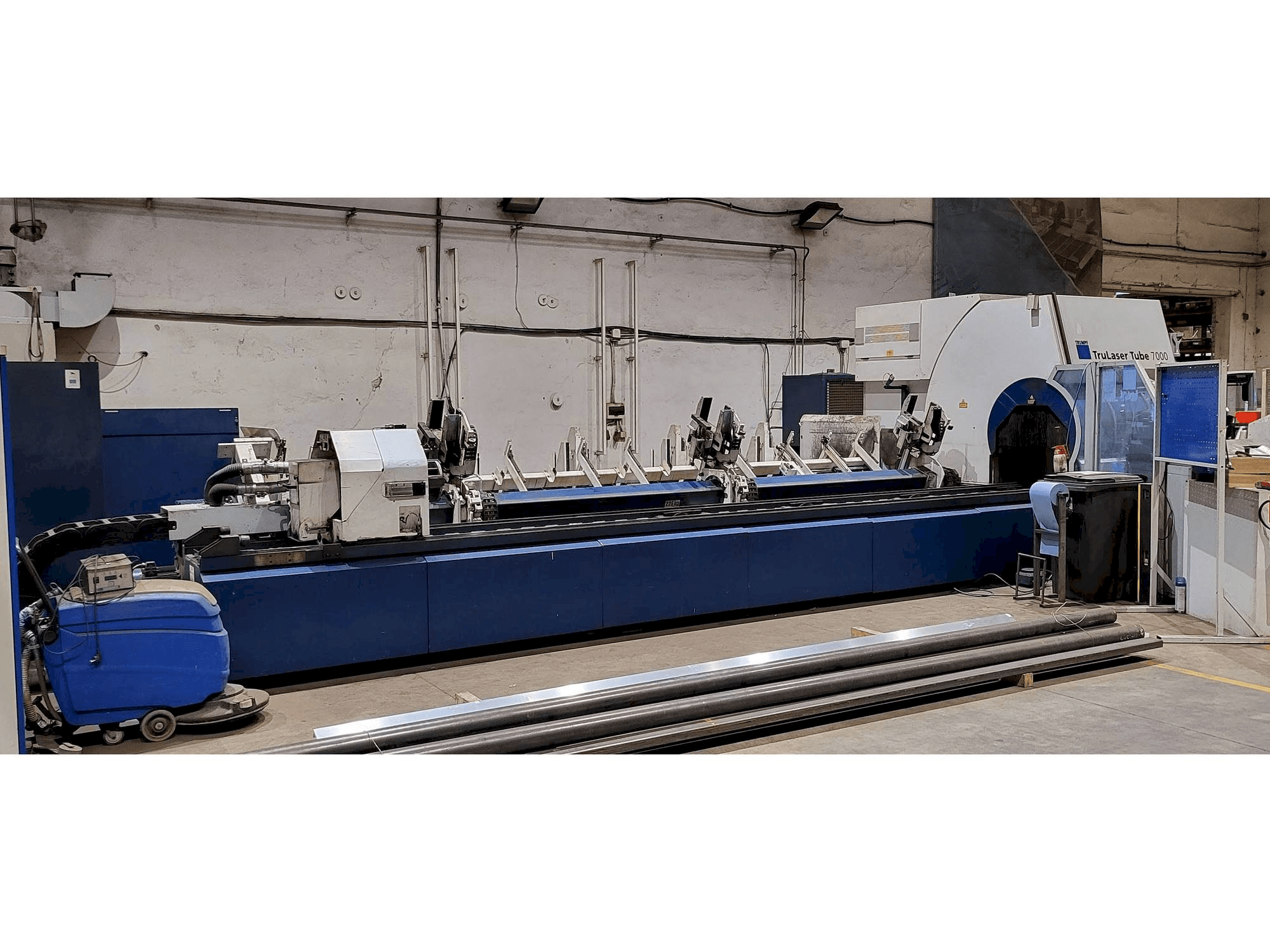 A Trumpf TruLaser Tube 7000 gép elölnézete