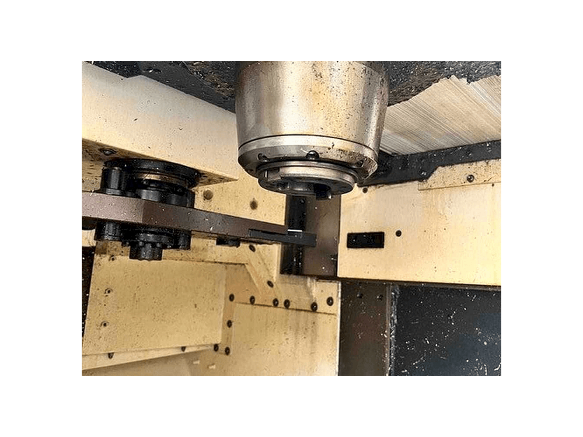 A DMG MORI CMX 50 U gép elölnézete