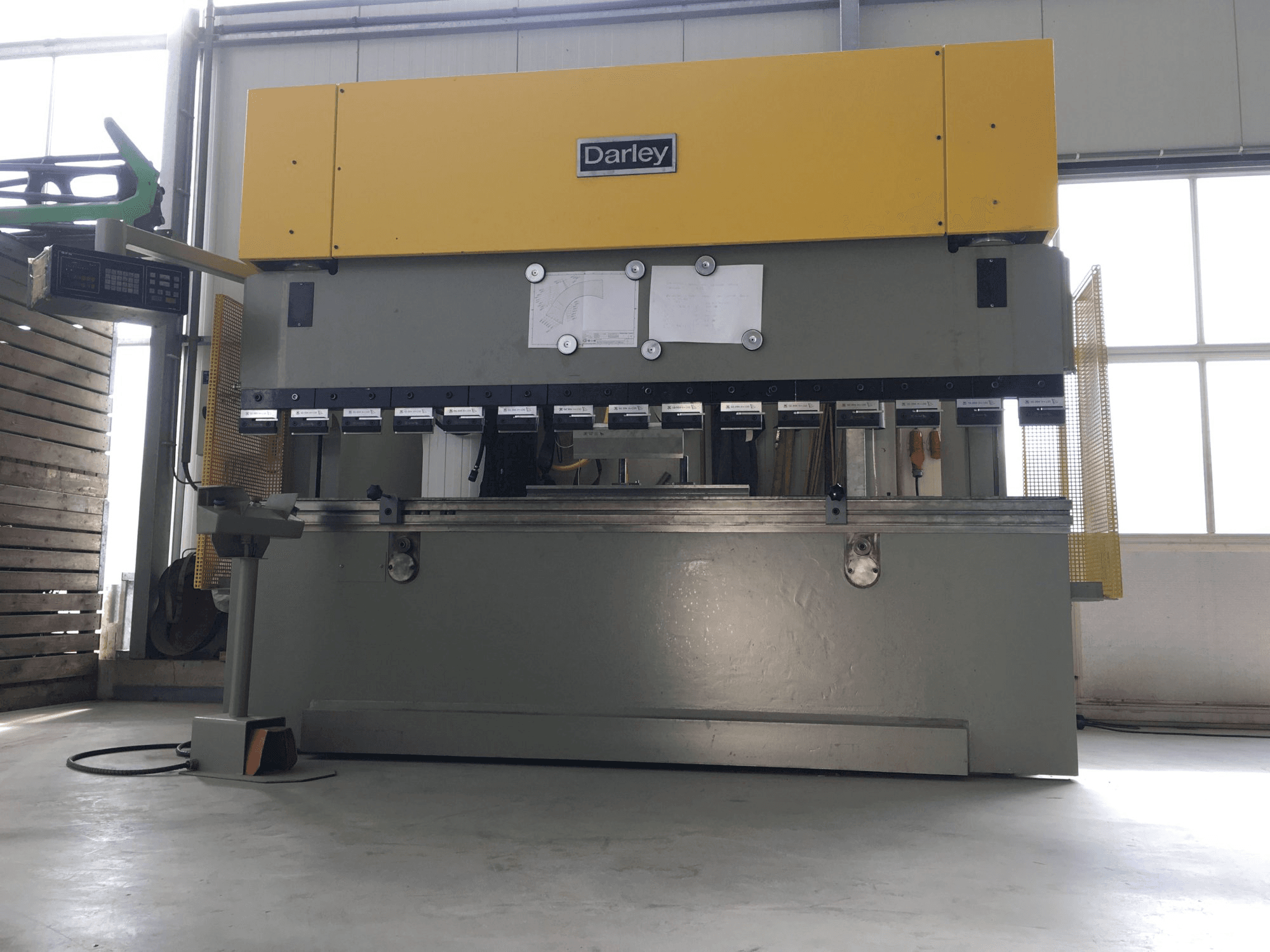 A Darley EHP 150 31/25 gép elölnézete