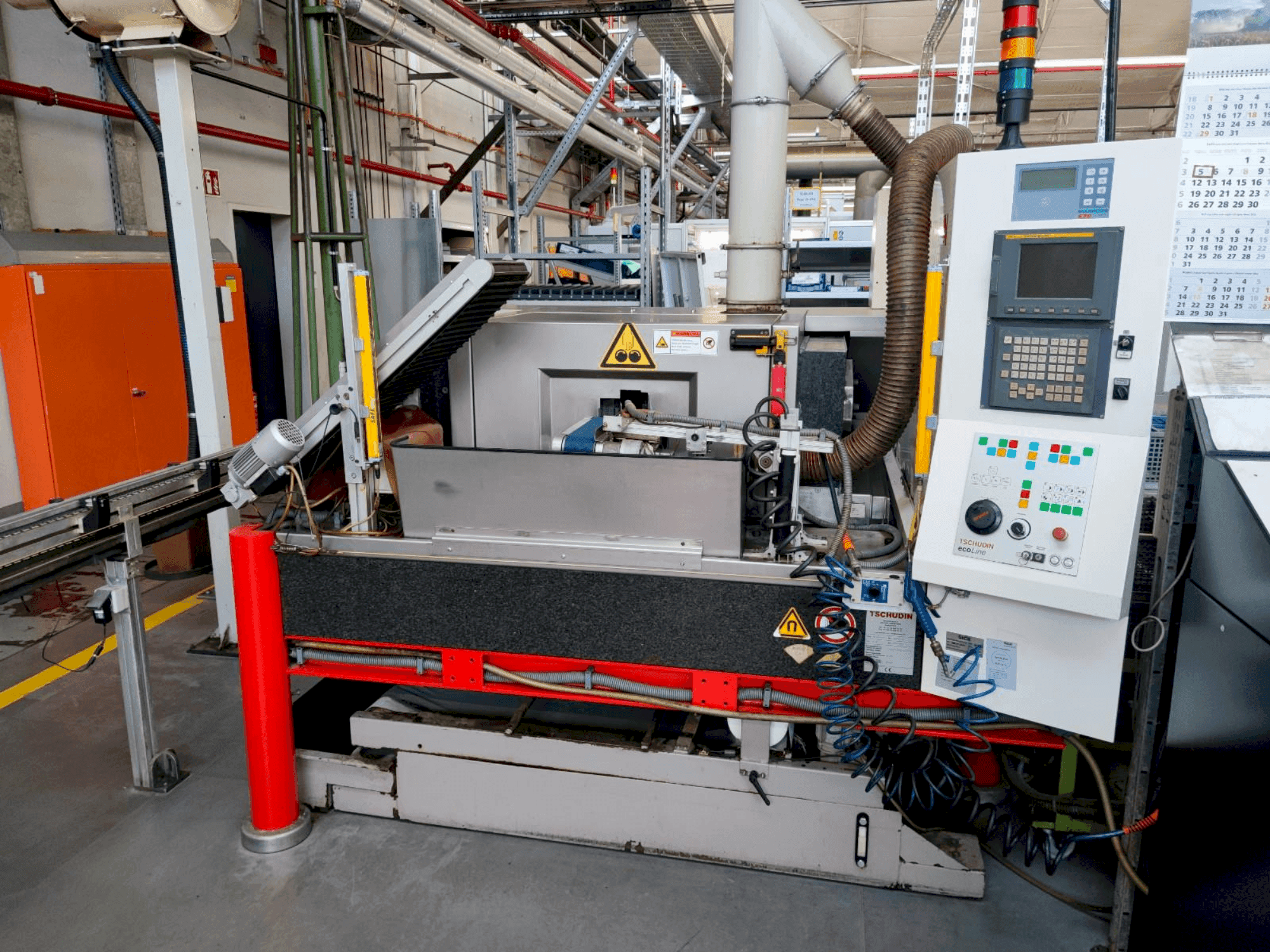 A TSCHUDIN ecoLINE 400 gép elölnézete