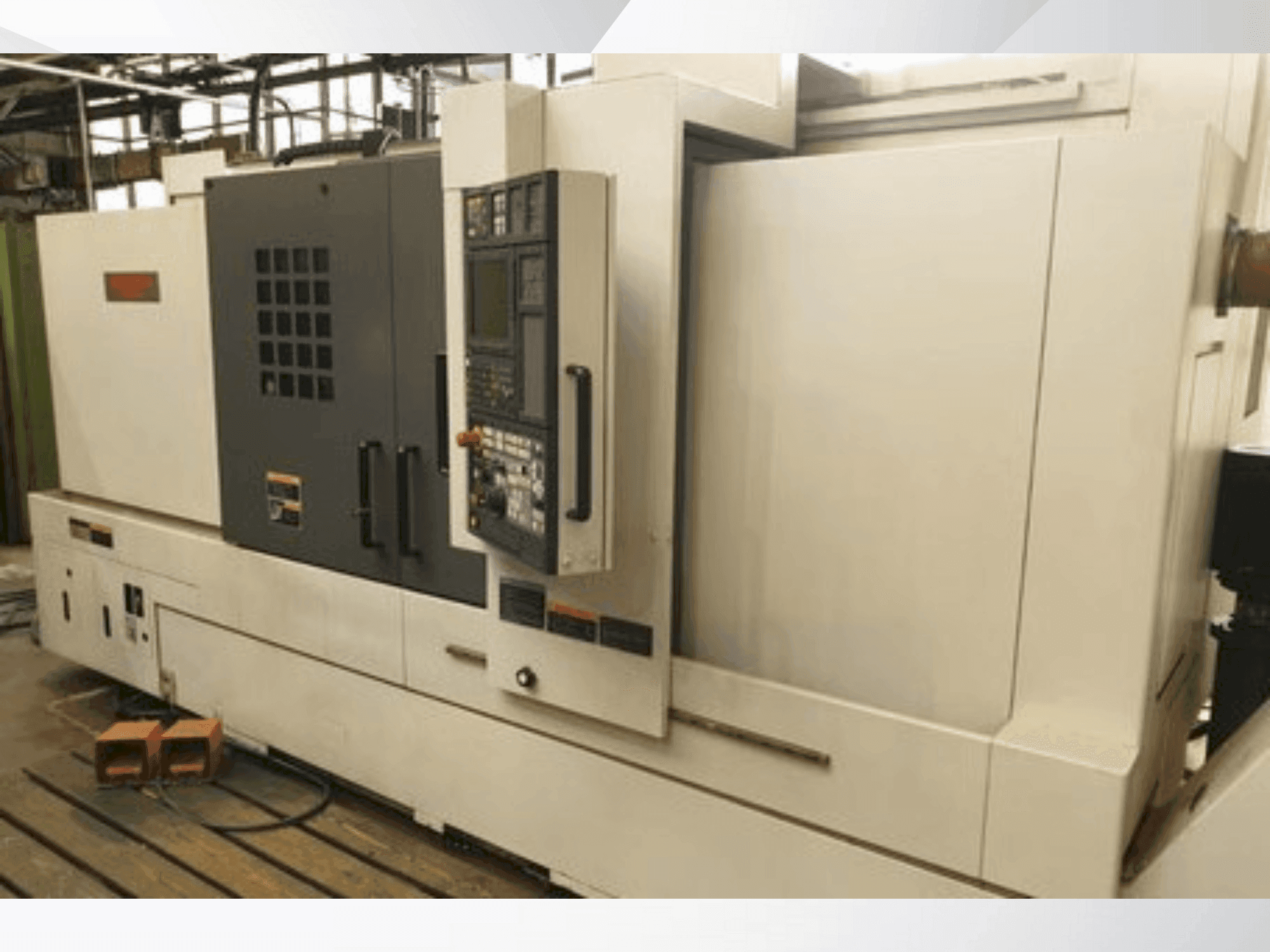 A MORI SEIKI NL2500MC gép elölnézete