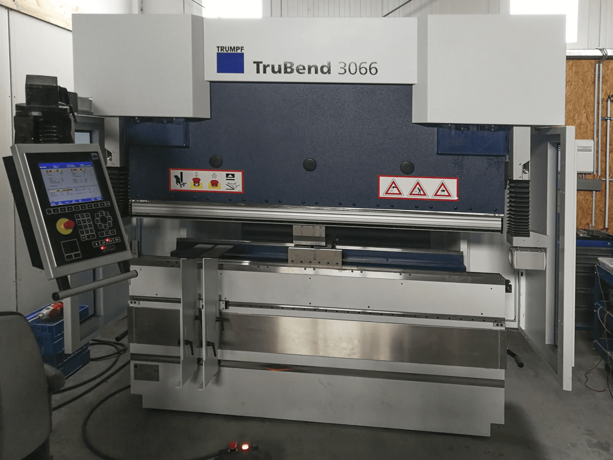 A Trumpf TruBend 3066 gép elölnézete
