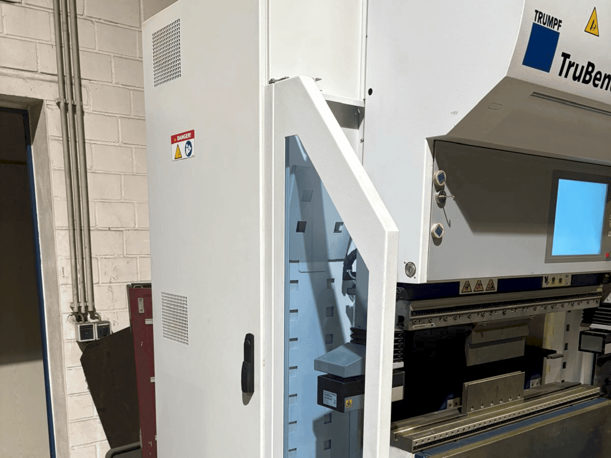 A TRUMPF TruBend 7036 gép elölnézete