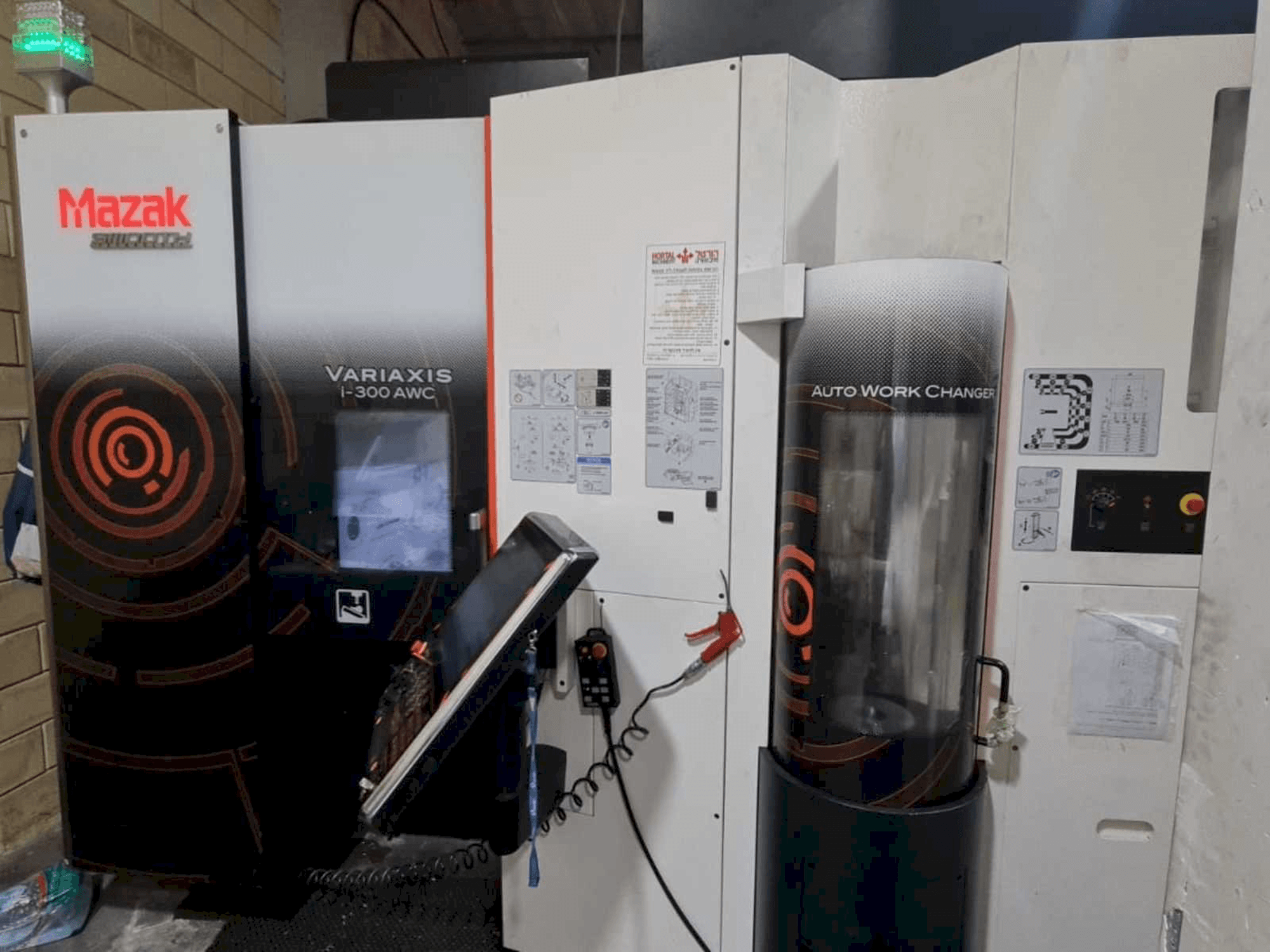 A Mazak VARIAXIS I-300 AWC gép elölnézete