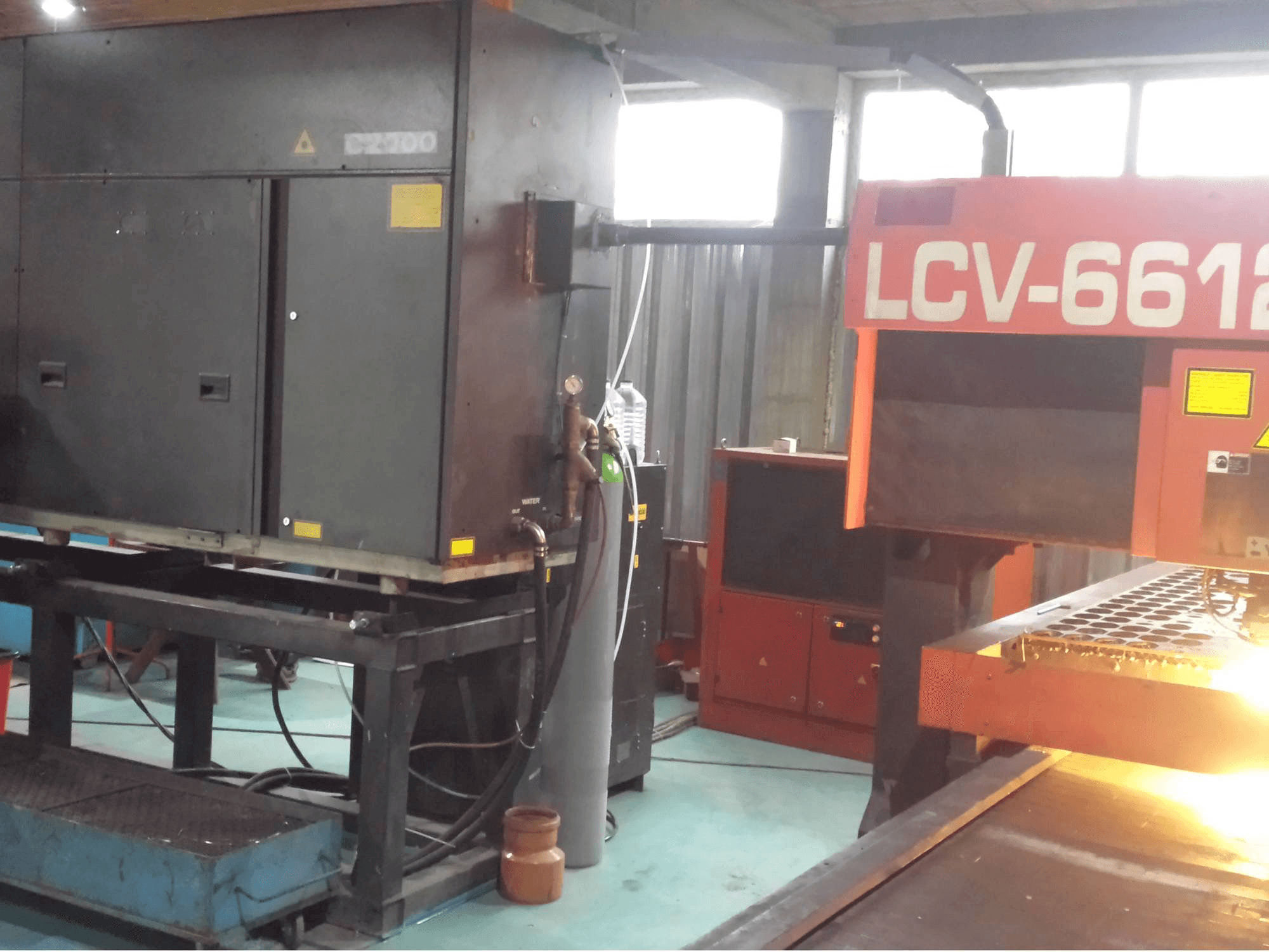 A AMADA LCV 6612 II gép elölnézete