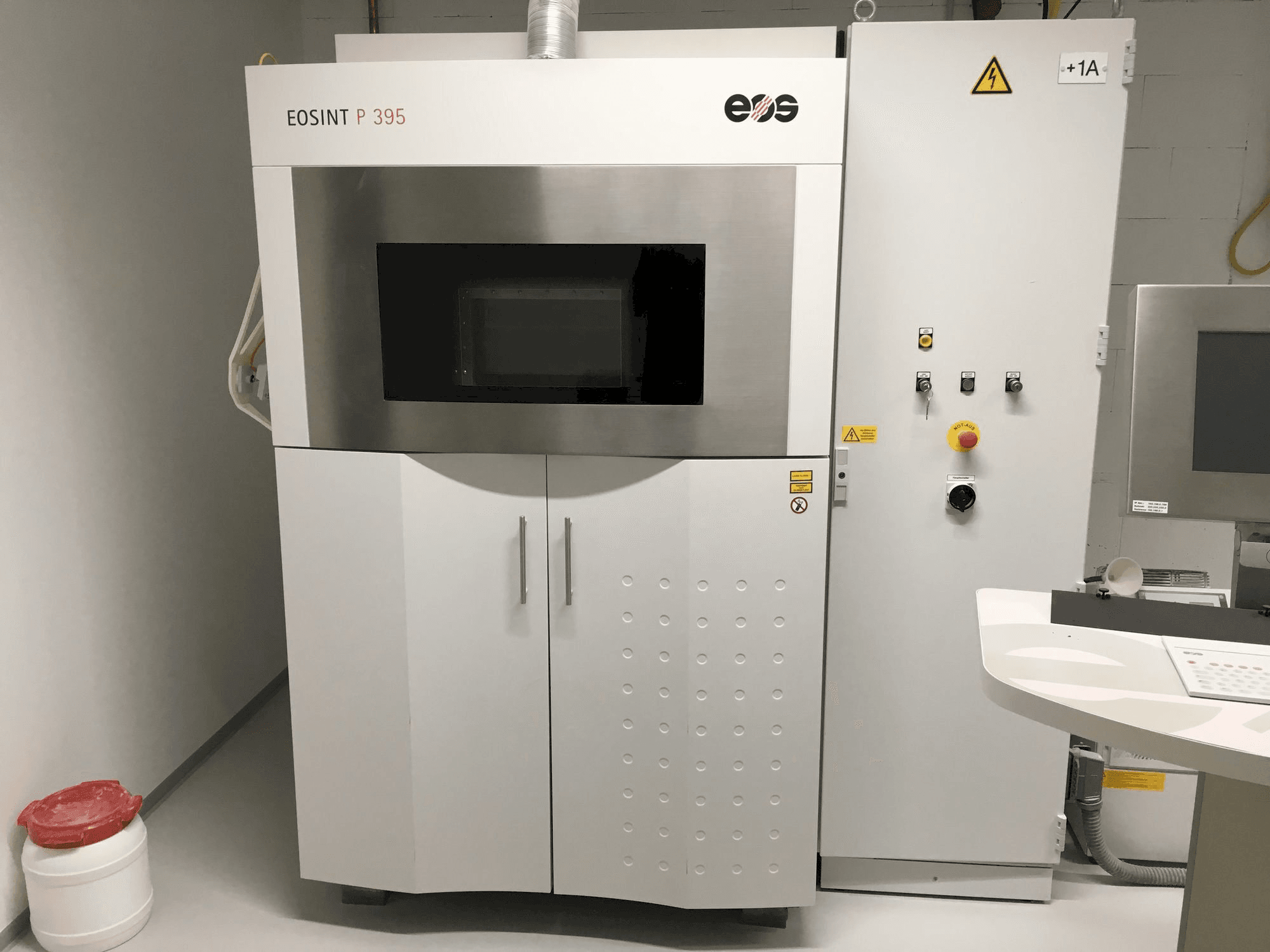 A EOS EOSINT P 395 gép elölnézete