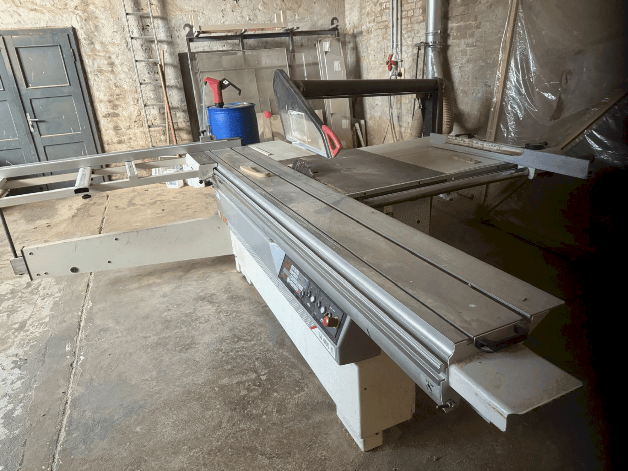 A SCM SI 400E gép elölnézete