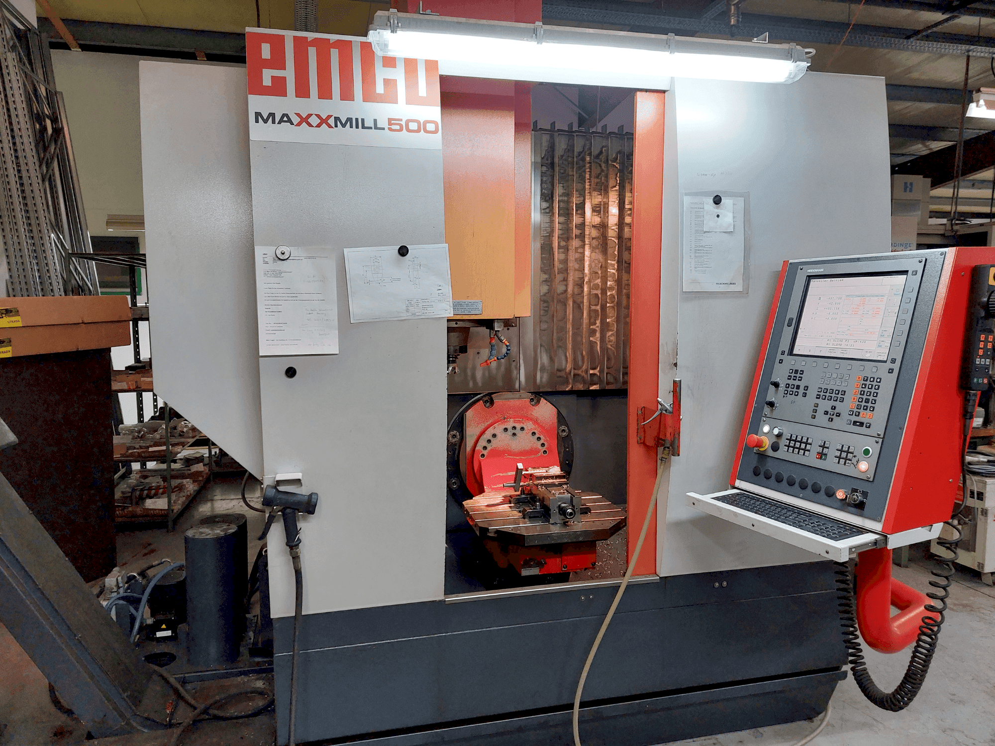A EMCO Maxxmill 500U gép elölnézete