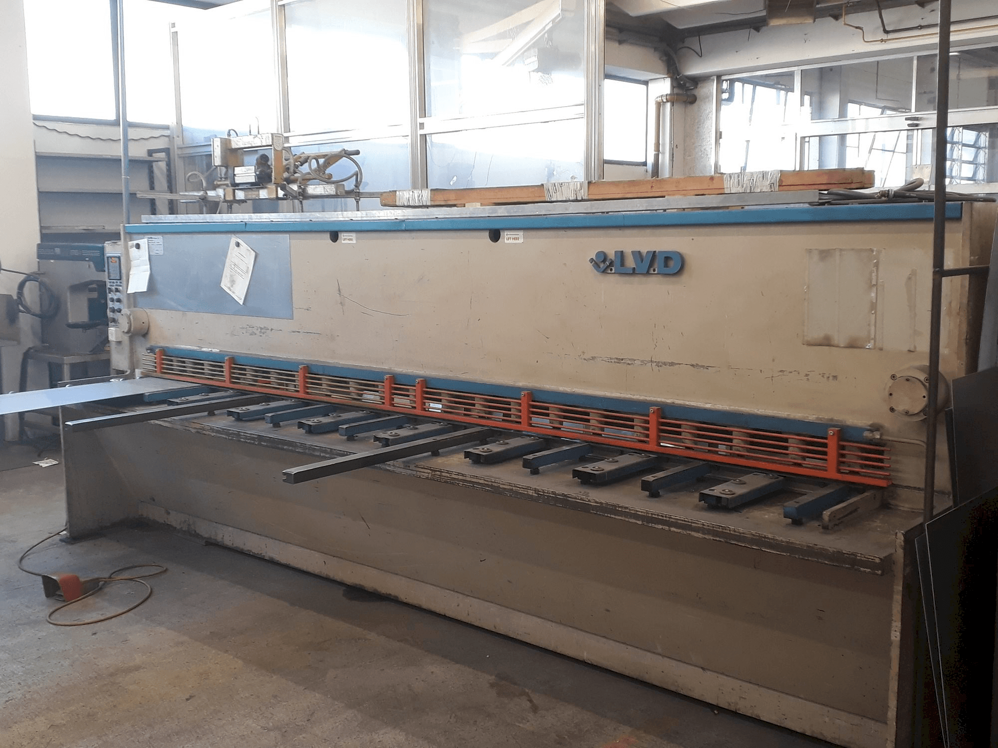 A LVD HST 40/6 gép elölnézete