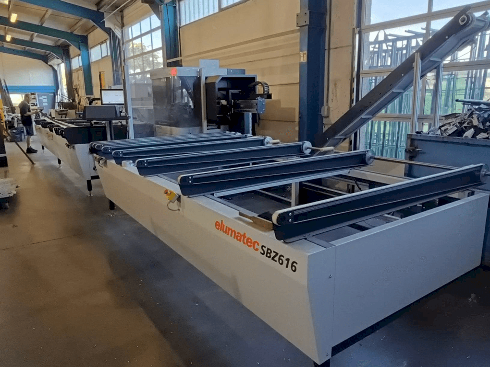A Elumatec SBZ 616/02 gép elölnézete