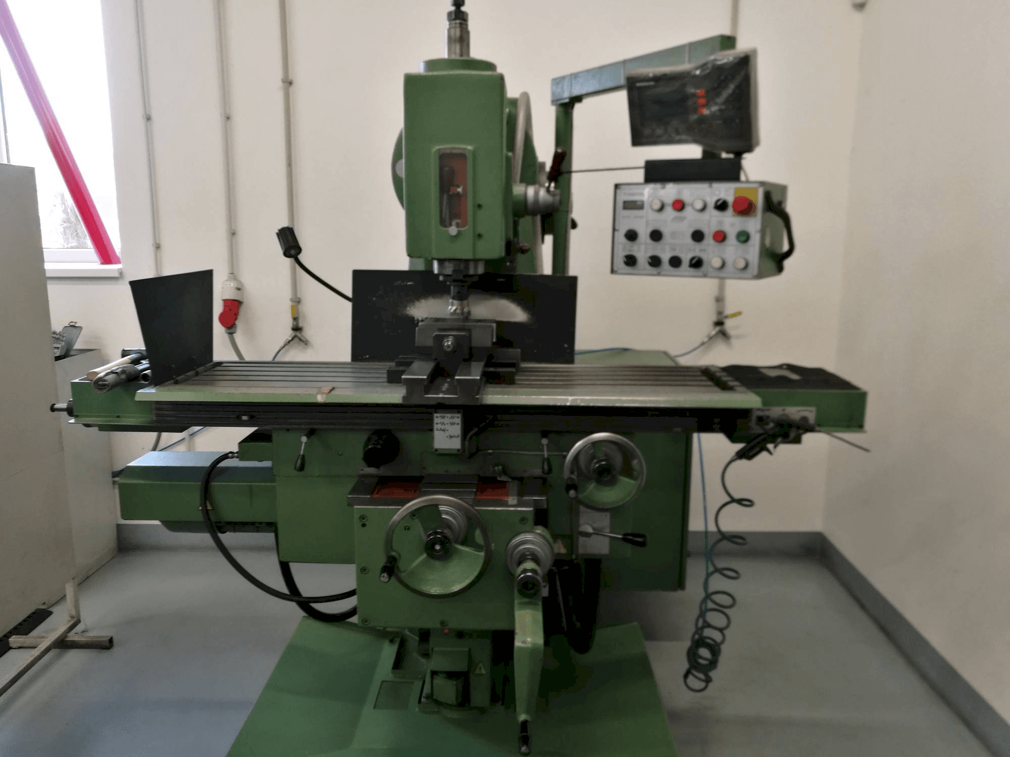 A TOS FGV 32 gép elölnézete