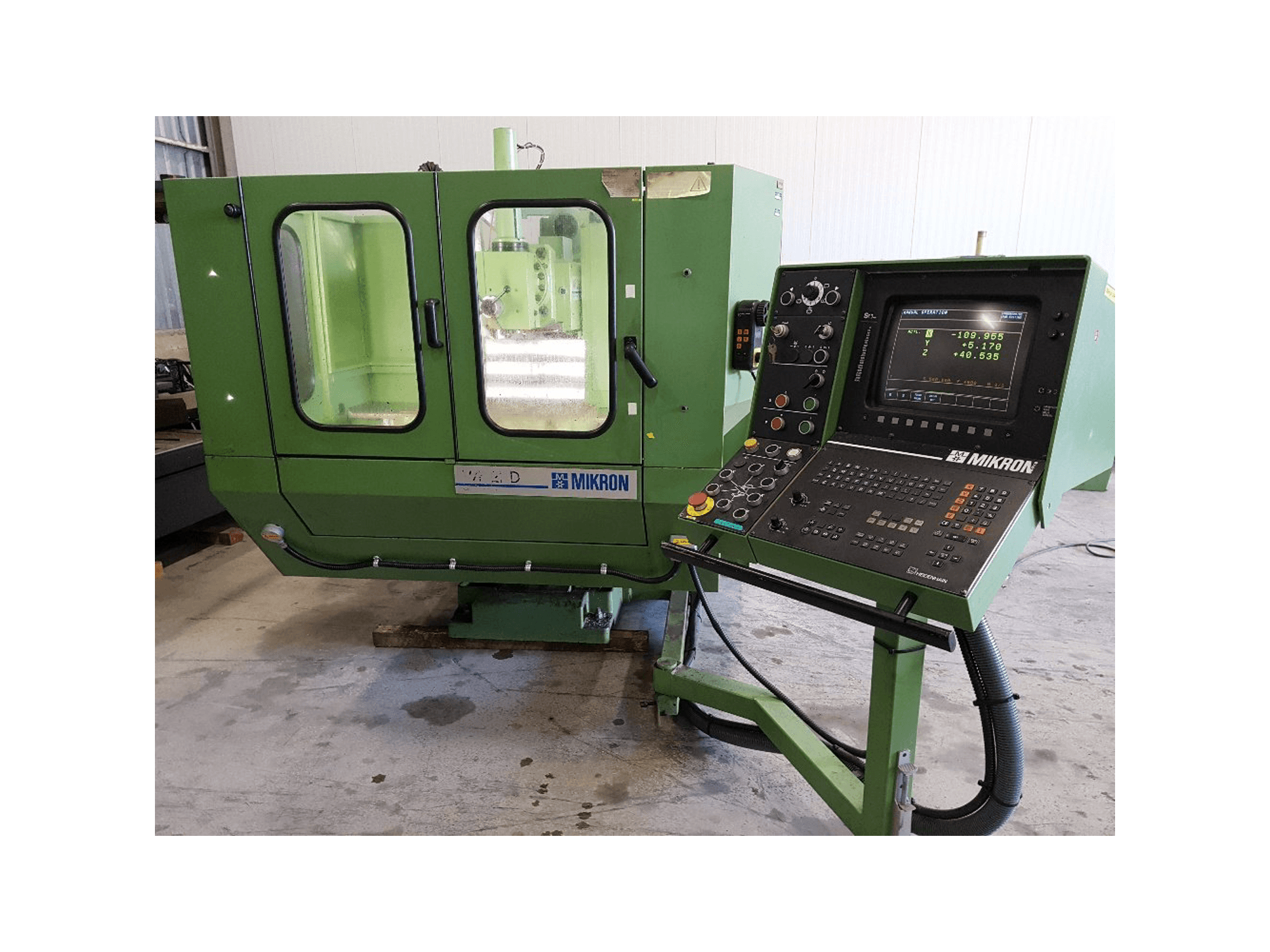 A Mikron WF 21-D gép elölnézete