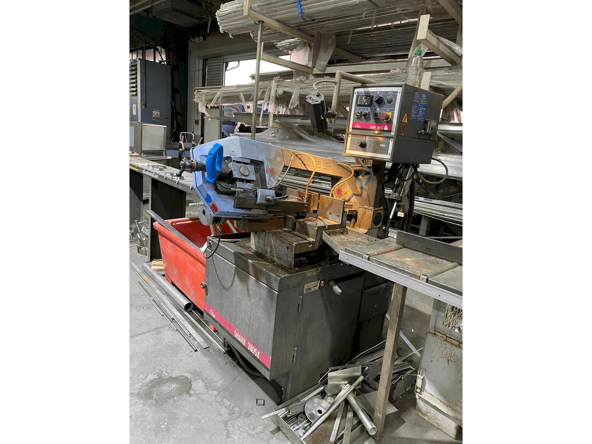 A Nisshinbo MAP-750 gép elölnézete