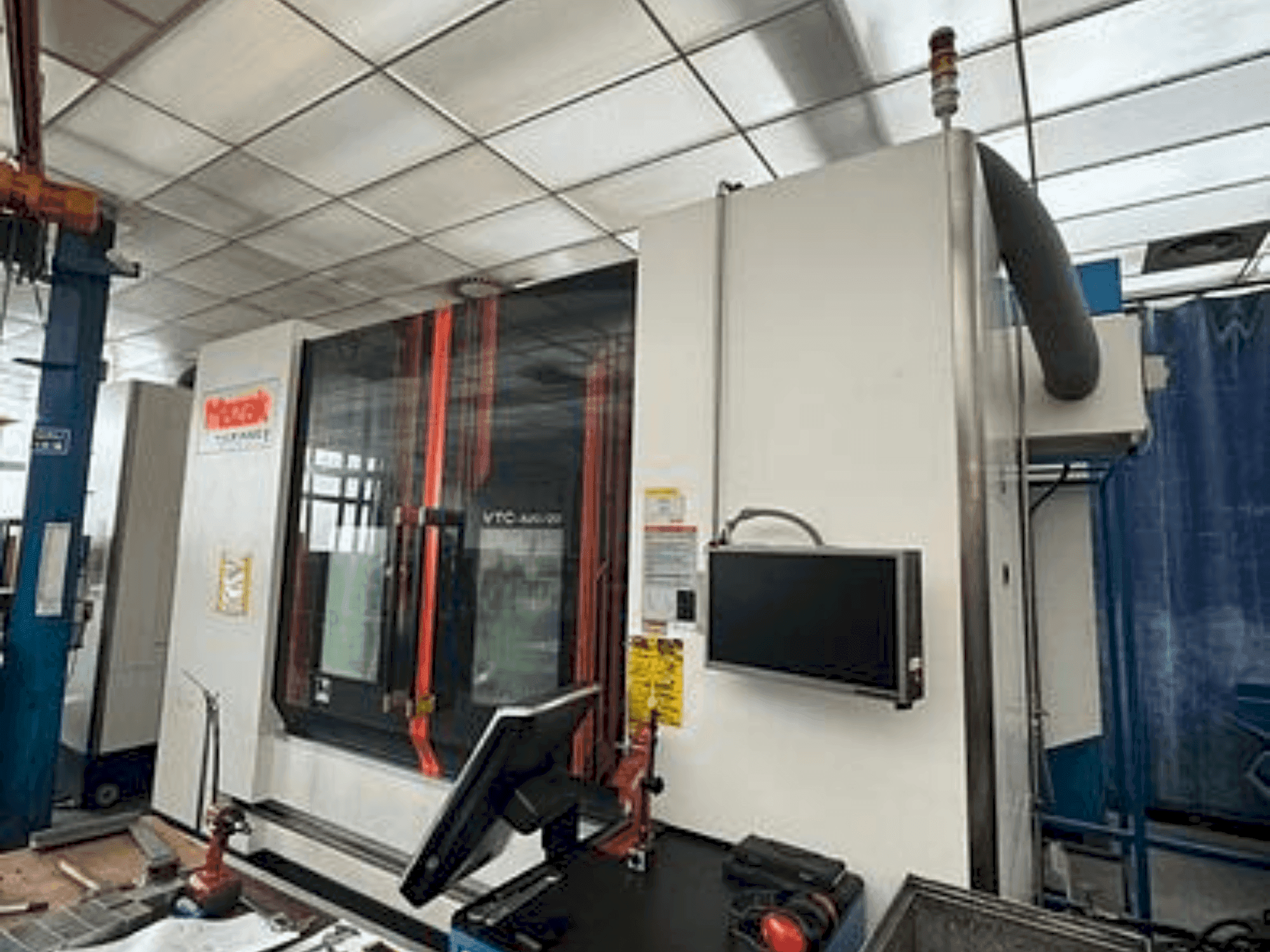 A Mazak VTC 820/20 gép elölnézete