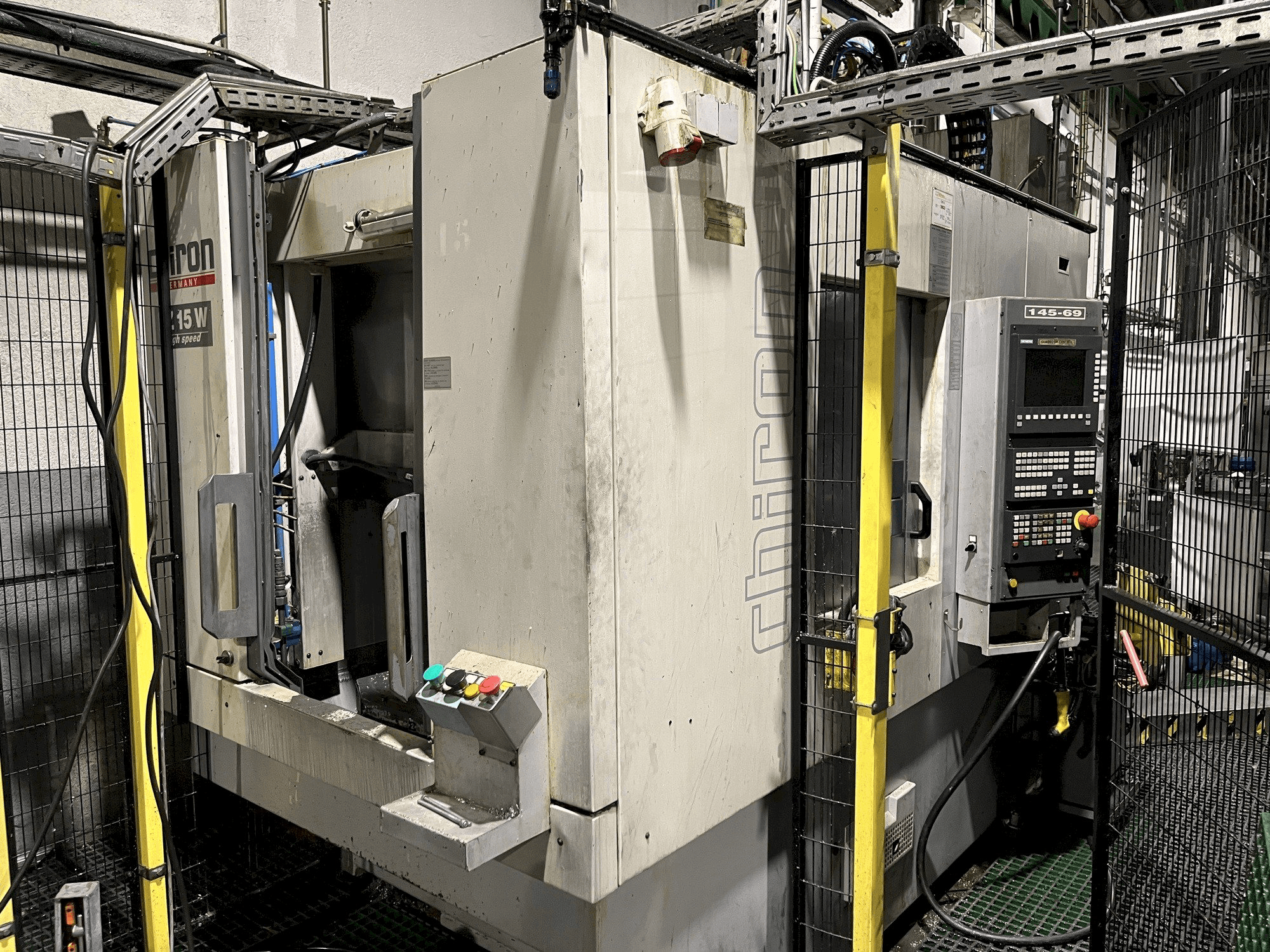 A CHIRON FZ15W gép elölnézete